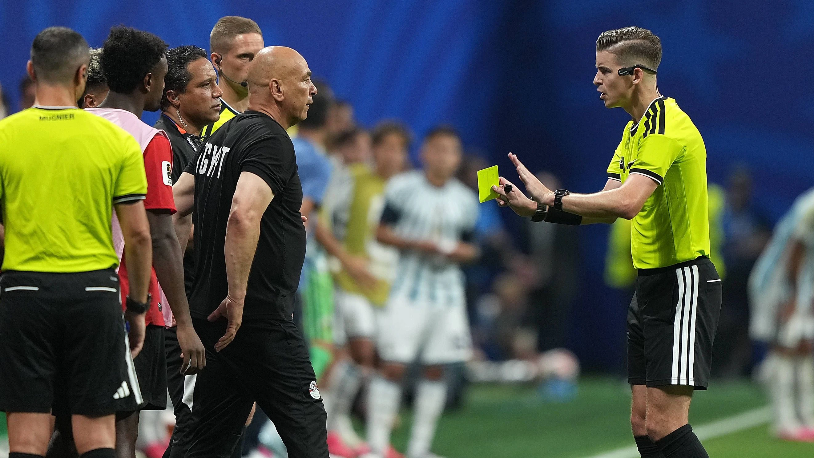 Der ägyptische Teamchef Hossam Hassan schäumt nach dem WM-Aus gegen Argentinien. 
