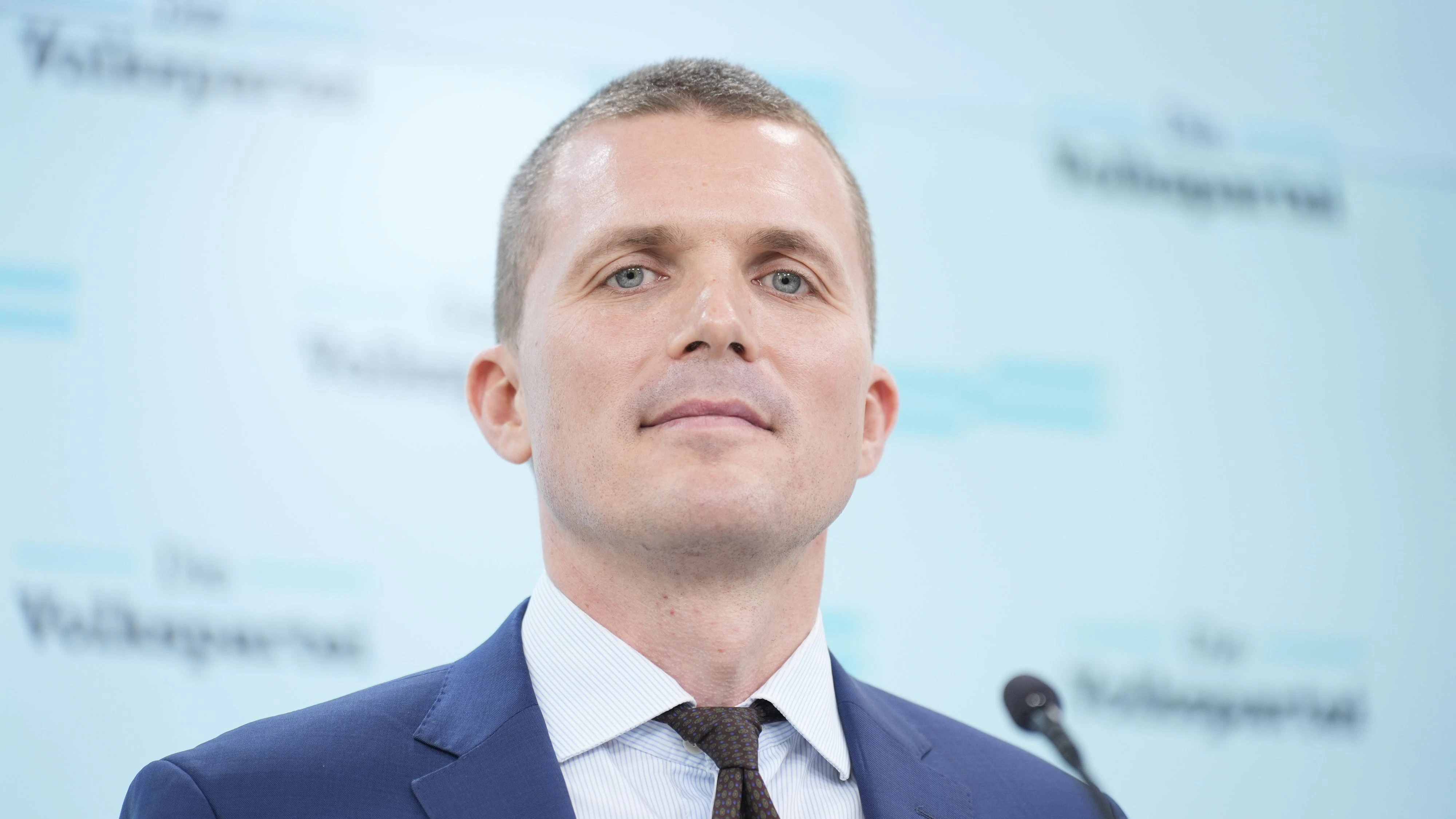 Gstöttners Leitmotiv: "Im Inhalt der Bihänder, im Ton die feinere Klinge."