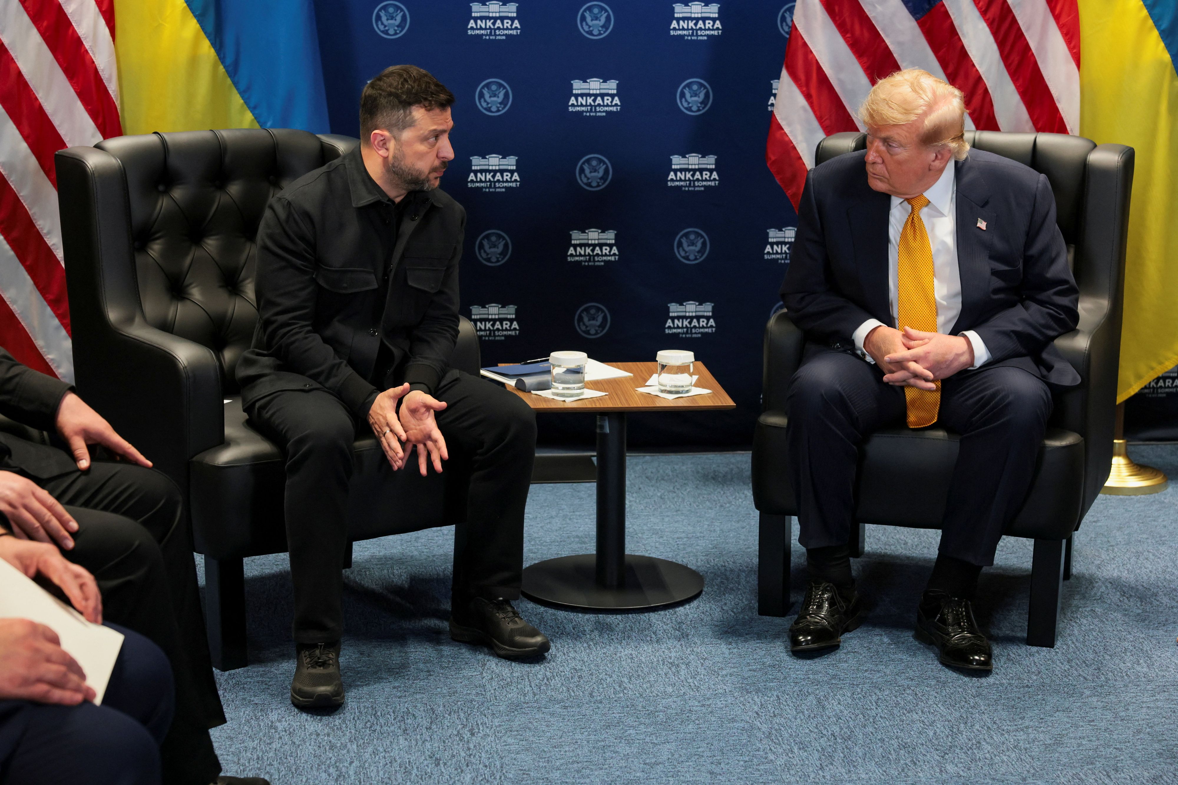 Wolodymyr Selenskyj beim Treffen mit Donald Trump am Rande des Nato-Gipfels.