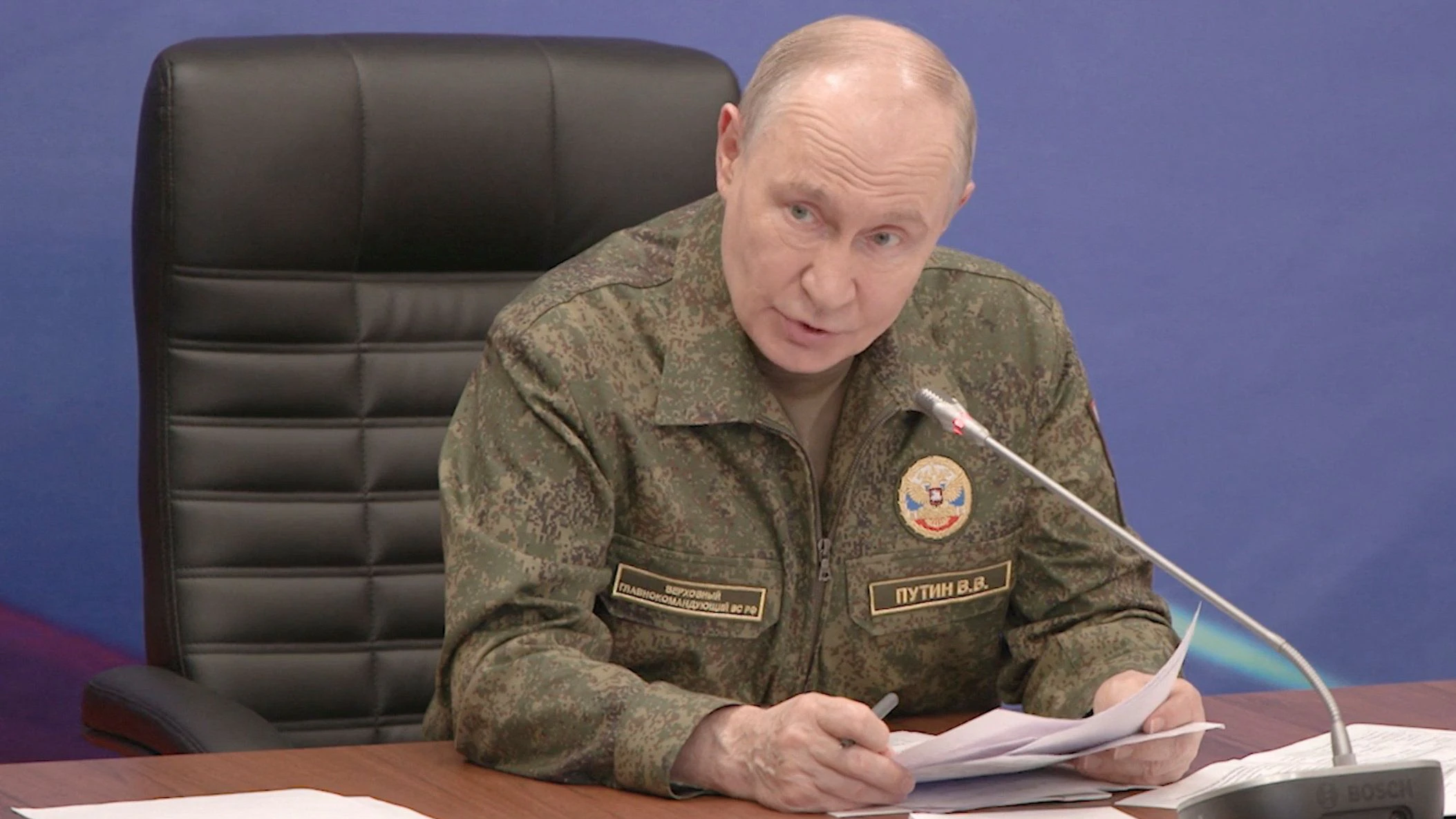 Der russische Präsident Wladimir Putin beim Besuch eines Kommandopostens seiner Streitkräfte. Die Aufnahmen wurden am 3. Juli 2026 veröffentlicht.