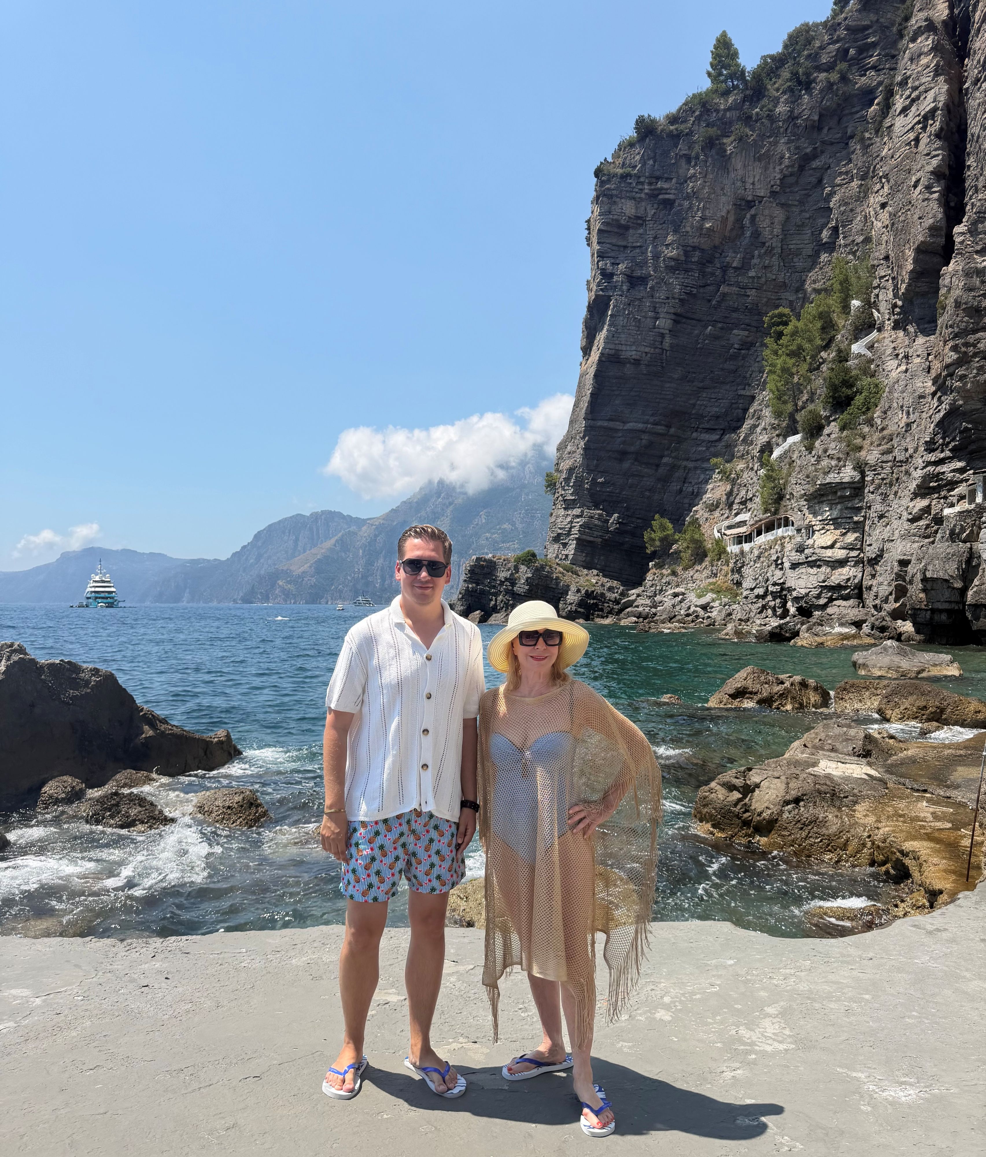 Gerda Rogers und ihr Manager Clemens Trischler schicken Urlaubsgrüße aus Positano