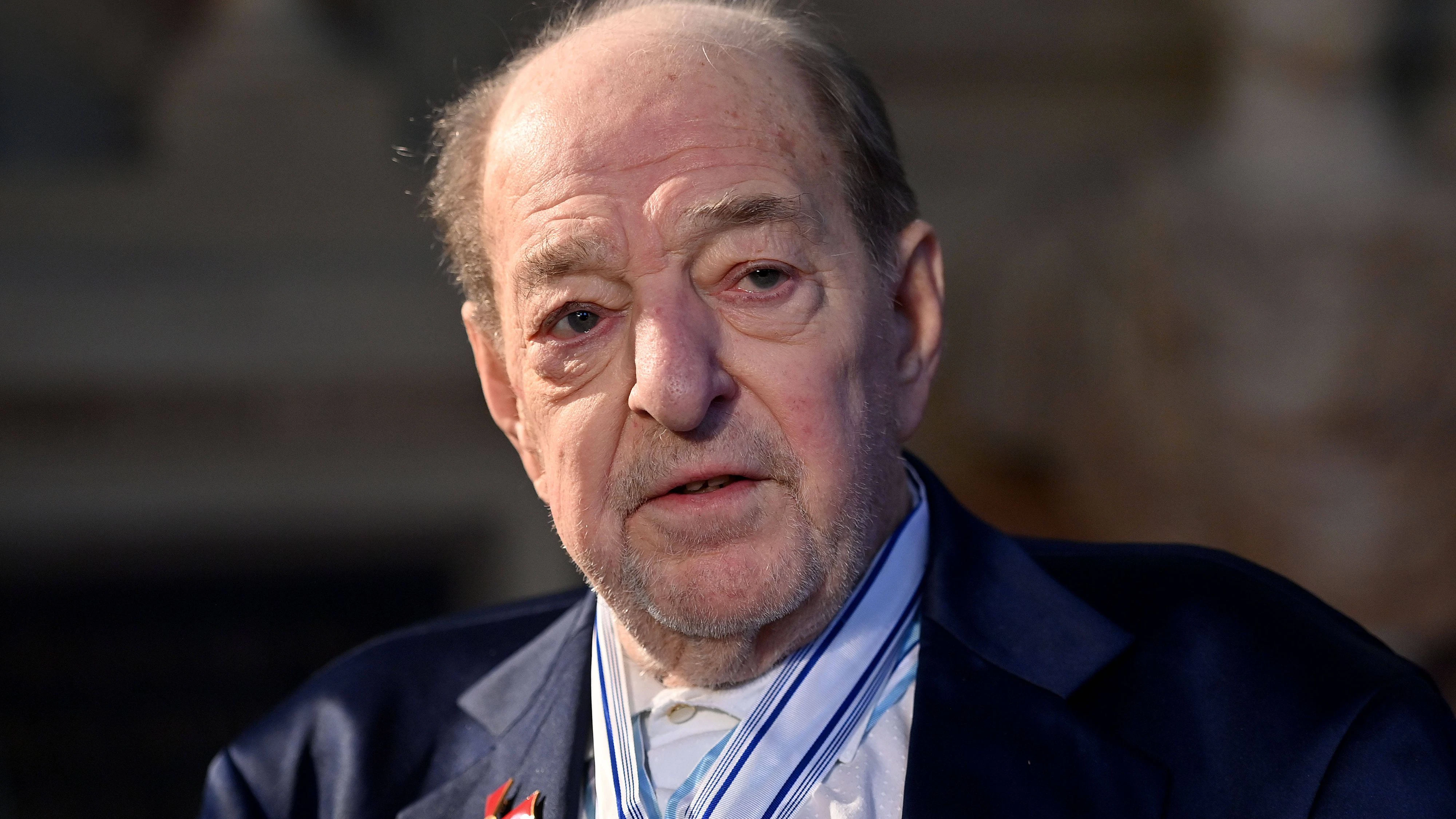 Ralph Siegel liegt im Koma.