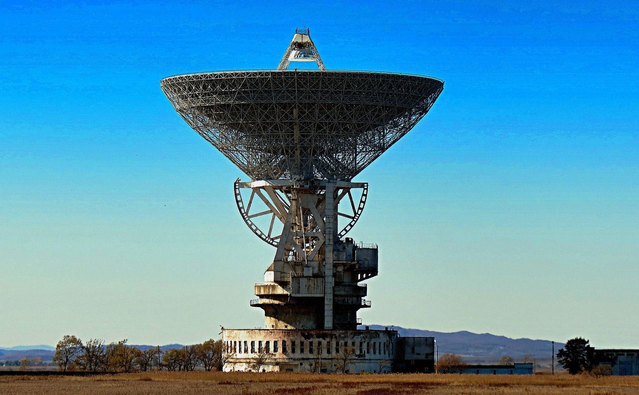 Satellit im All