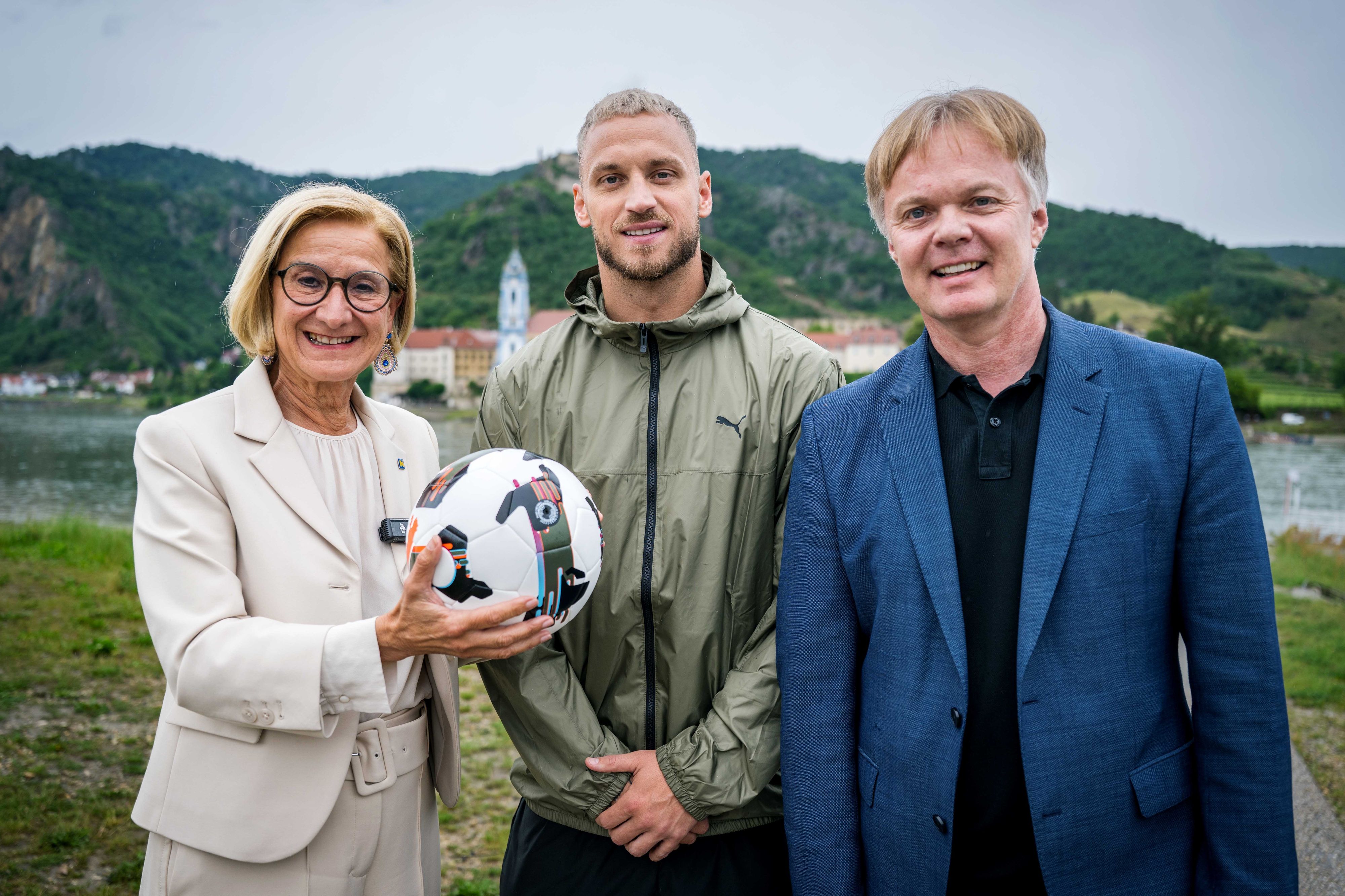 Heute.at - WM-Star Arnautovic macht Werbung für Urlaub in NÖ