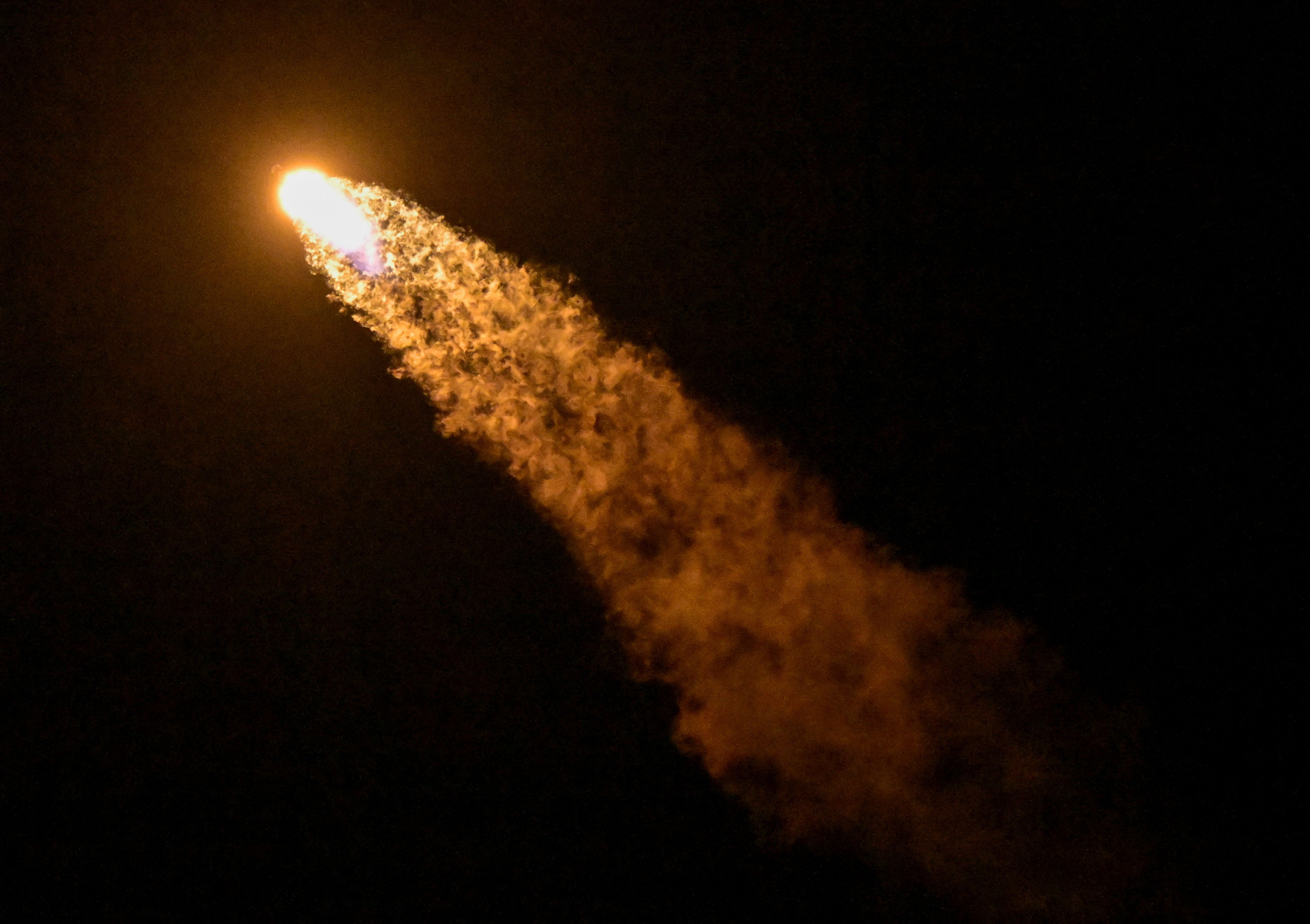 Der Satellit wurde mit einer Falcon-9-Rakete von SpaceX ins All gebracht.