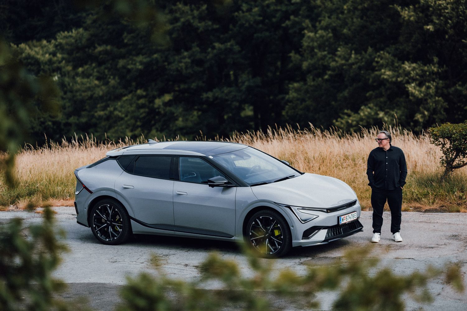 Robert Palfrader und sein neuer Kia EV6.