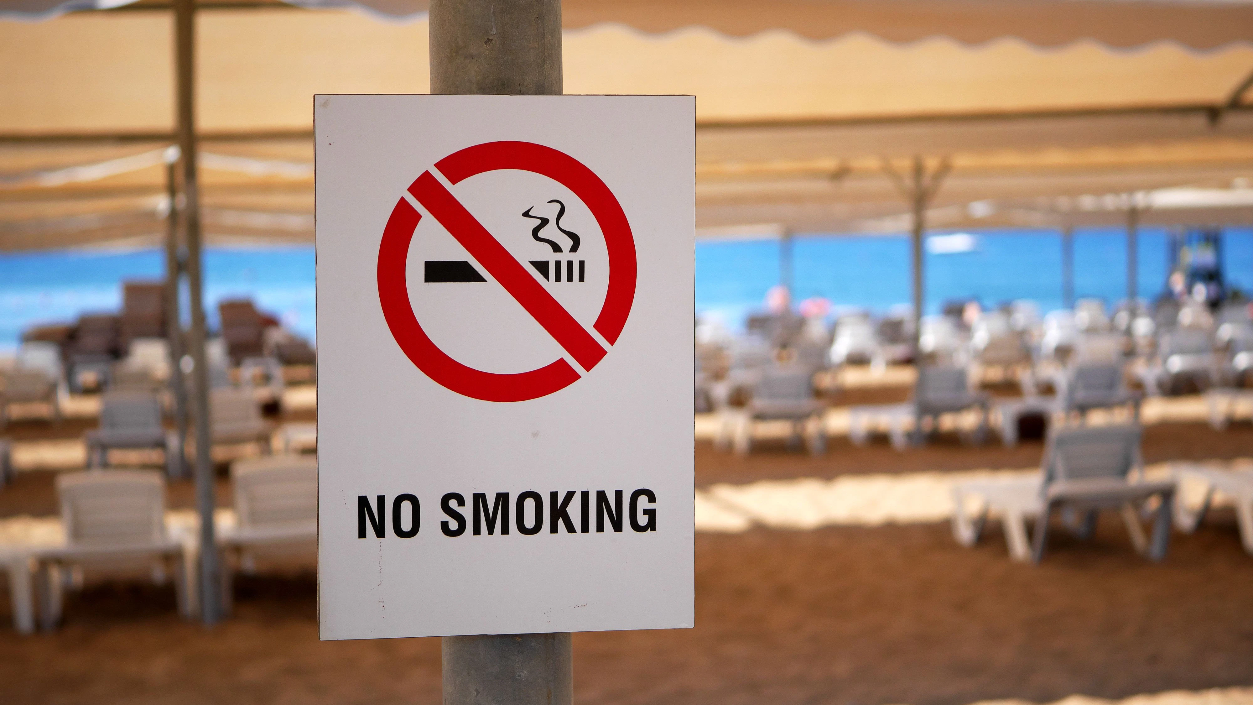 In immer mehr Ländern ist Rauchen am Strand unerwünscht – Milliarden an Tschickstummeln vermüllen weltweit den Sand und das Meer