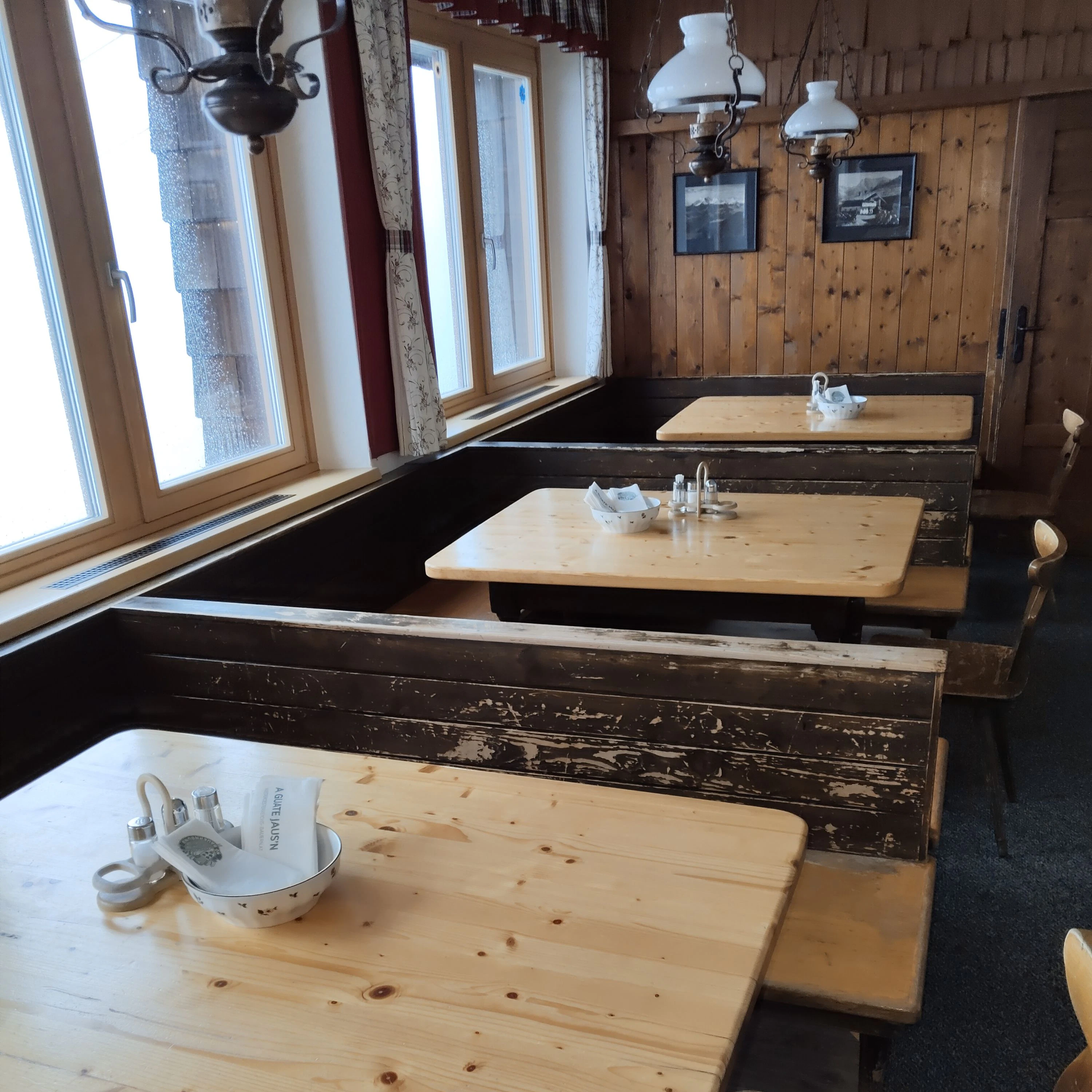 Derzeit wird das Schutzhaus geputzt und hergerichtet. 