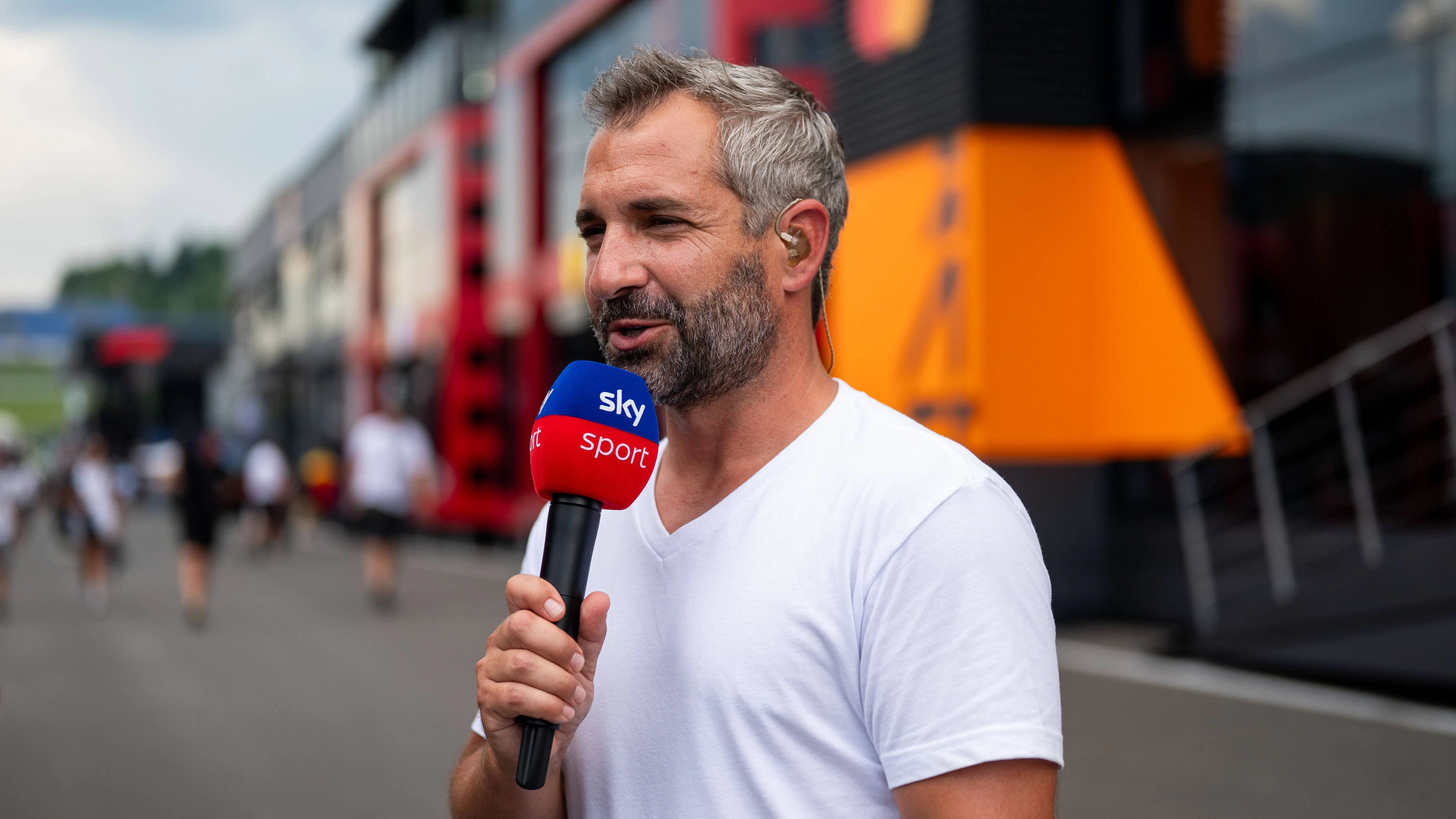 Timo Glock Sky TV Experte, Rennfahrer, AUT, Formel 1 Weltmeisterschaft, MSC Cruises Grand Prix von Oesterreich, Red Bull Ring Spielberg, Media Day, Saison 2025, 26.06.2025 AUT, Formel 1 Weltmeisterschaft, MSC Cruises Grand Prix von Oesterreich, Red Bull Ring Spielberg, Media Day, Saison 2025, 26.06.2025 Spielberg *** Timo Glock Sky TV Expert, Racing Driver , AUT, Formula 1 World Championship, MSC Cruises Grand Prix of Austria, Red Bull Ring Spielberg, Media Day, Season 2025, 26 06 2025 AUT, Formula 1 World Championship, MSC Cruises Grand Prix of Austria, Red Bull Ring Spielberg, Media Day, Season 2025, 26 06 2025 Spielberg Copyright: xEibner-Pressefoto/Memmlerx EP_MMR