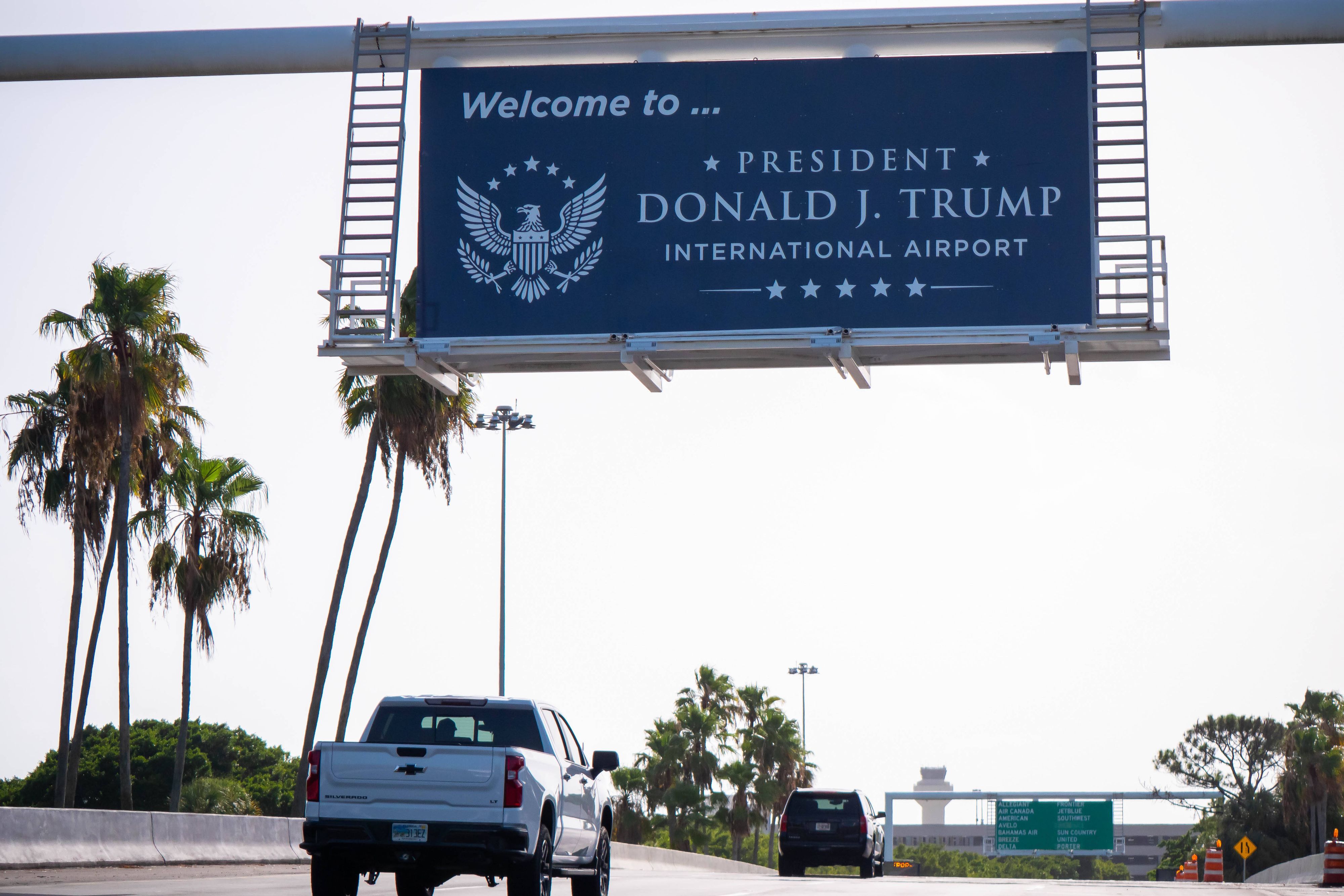 Der Flughafen wurde am Donnerstag nach Trump benannt.