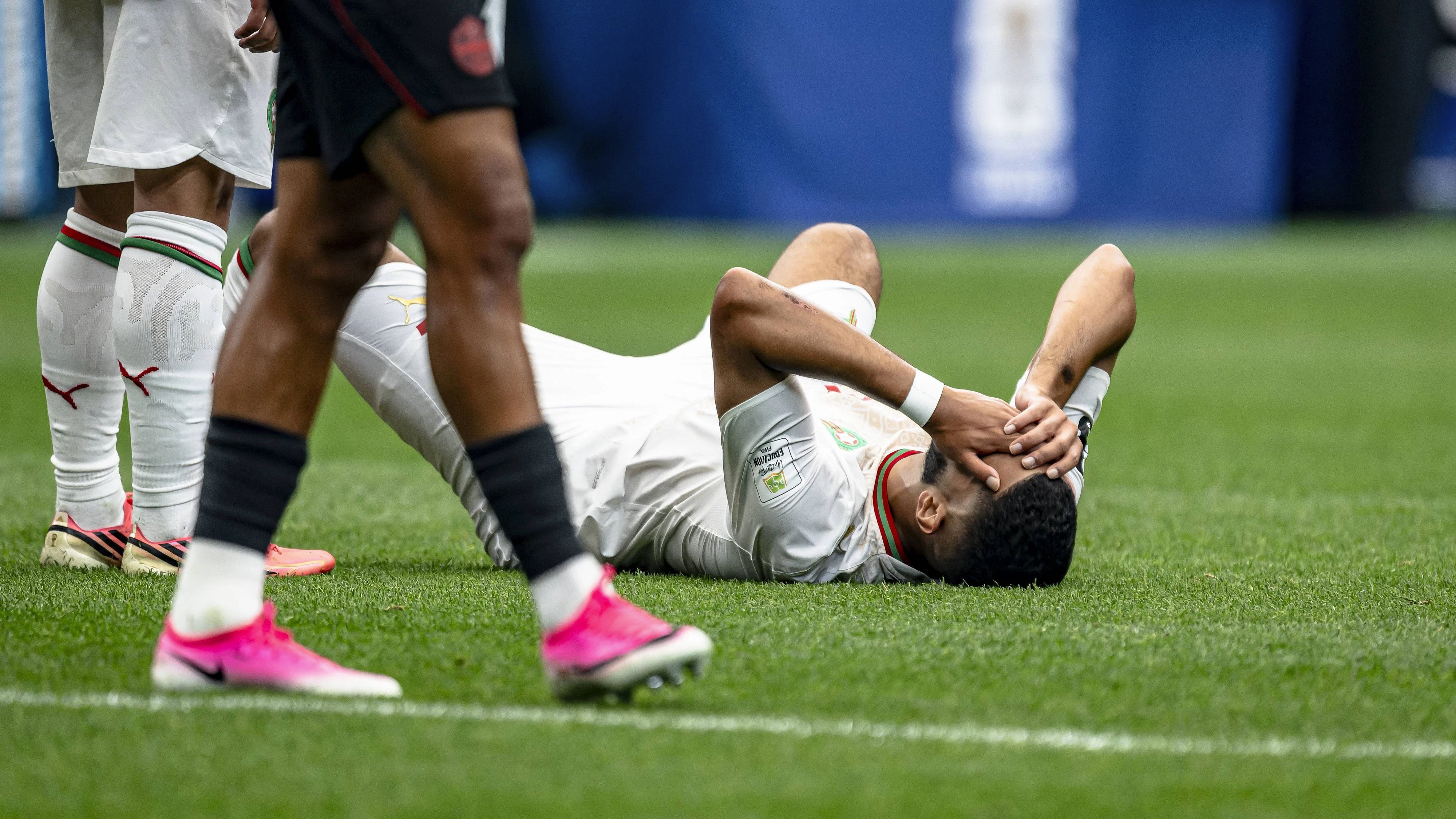 HOUSTON - Ismael Saibari of Morocco lies injured on the ground during the 2026 World Cup match between Canada and Morocco at Houston Stadium on July 4, 2026, in Houston, United States. Photo by Stefan Koops / EYE4IMAGES/DeFodi Images - *** HOUSTON: Ismael Saibari of Morocco lies injured on the ground during the 2026 World Cup match between Canada and Morocco at Houston Stadium on July 4, 2026, in Houston, United States. Photo by Stefan Koops, EYE4IMAGES, DeFodi Images