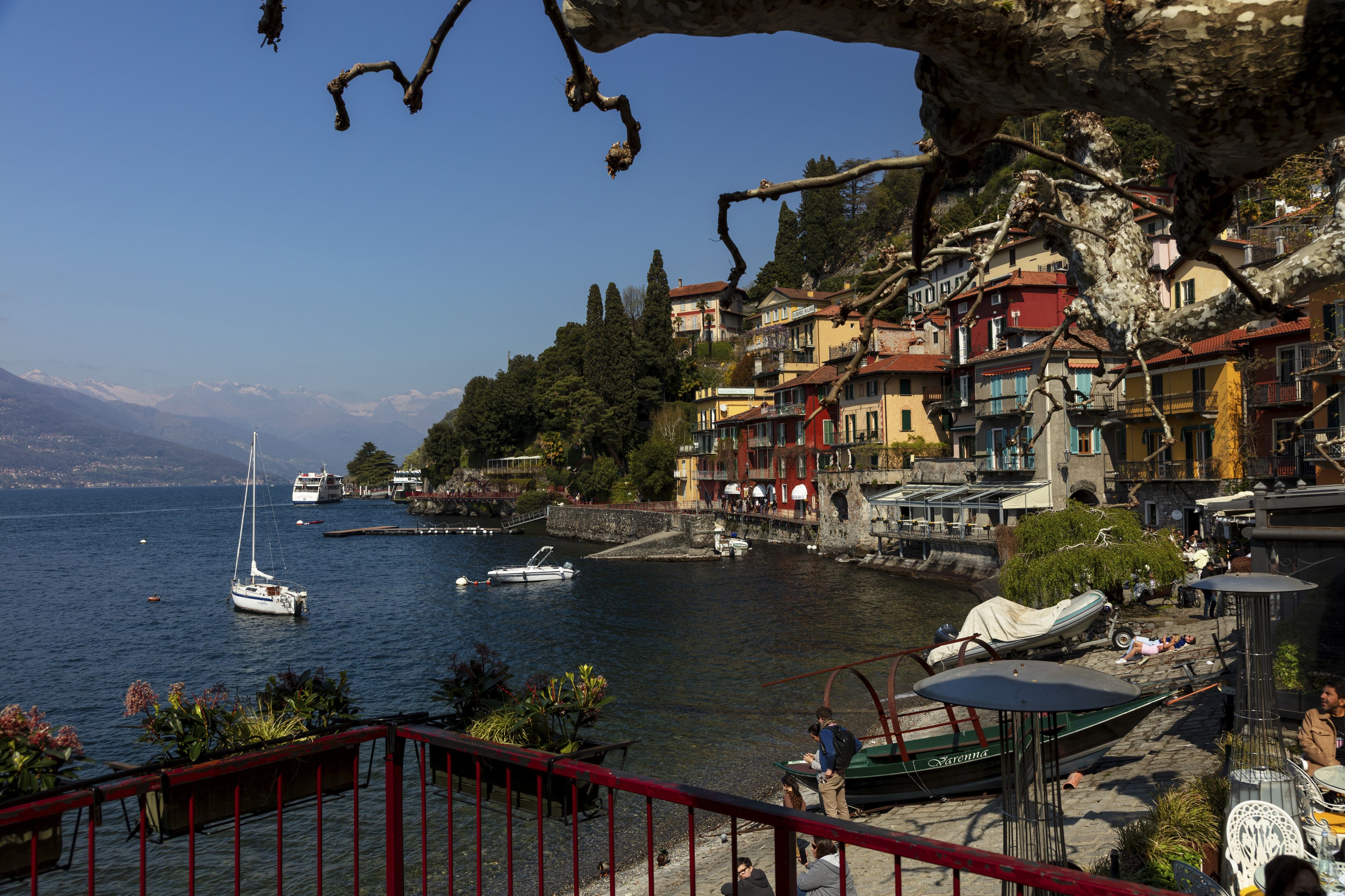 In der Ortschaft Varenna ist Badebekleidung nur noch am Seeufer oder auf dem Boot erlaubt.