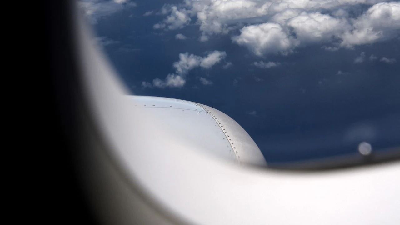 Heute.at - Ryanair-Passagier fast aus dem Flieger gesogen
