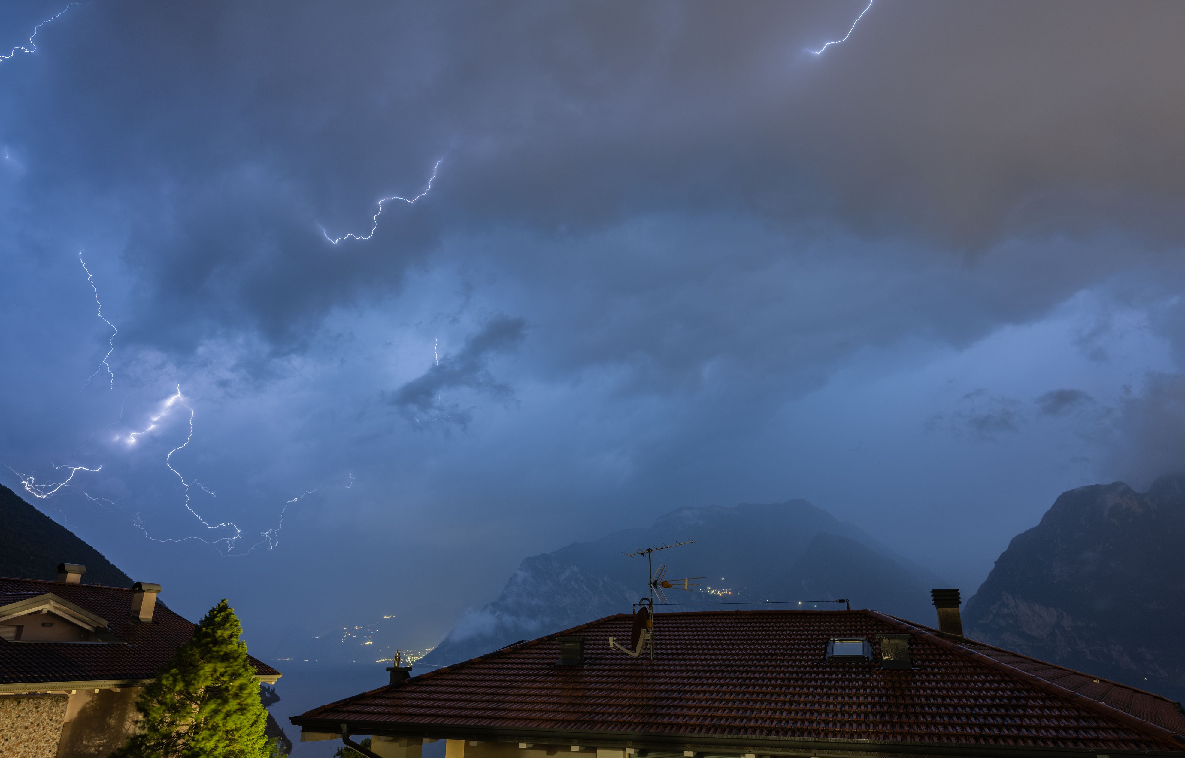 Heute.at - Wetter eskaliert! Rund um Gardasee droht Hagelsturm