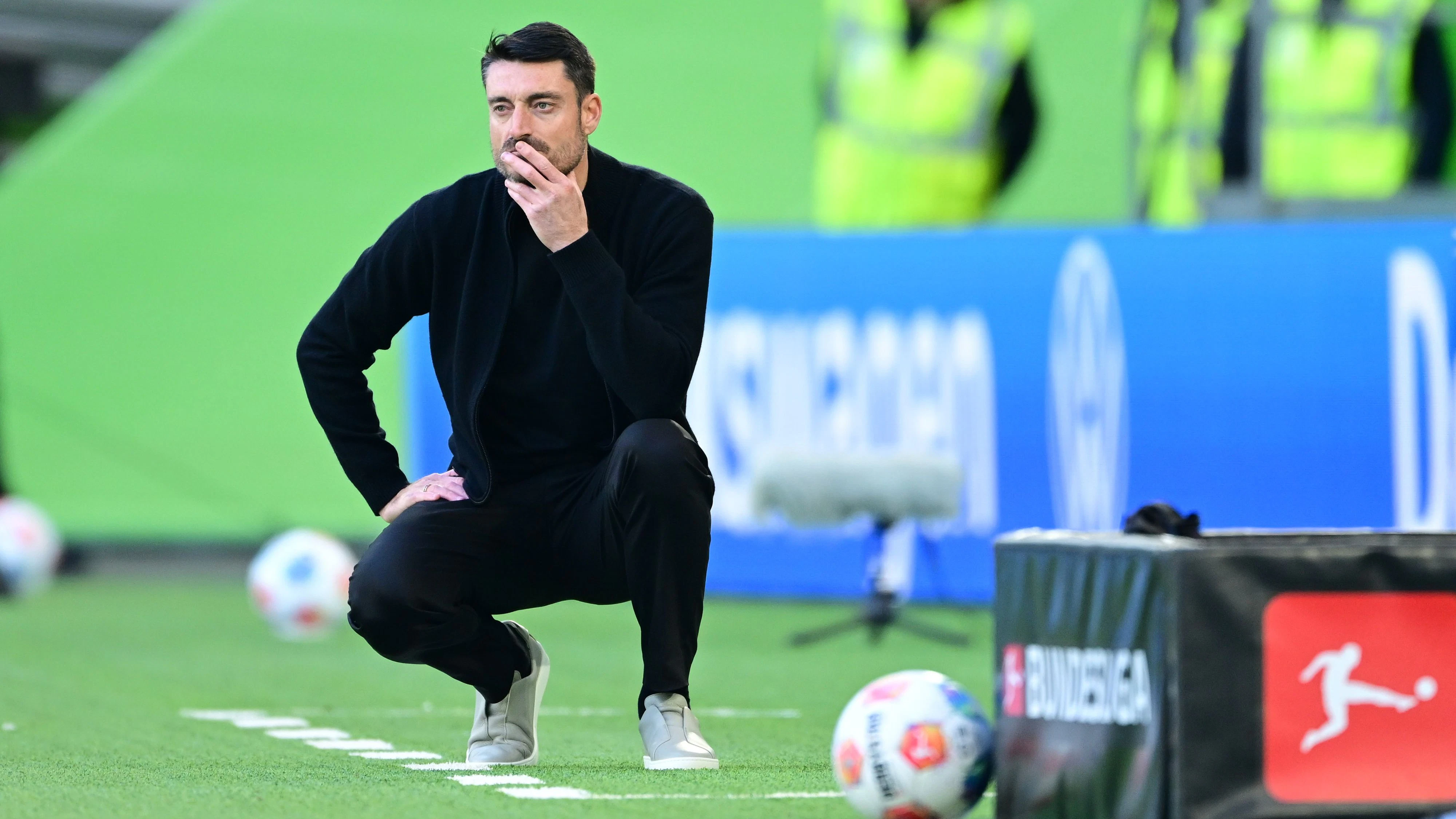WOLFSBURG,GERMANY,11.APR.26 - SOCCER - 1. DFL, 1. Deutsche Bundesliga,  VfL Wolfsburg vs Eintracht Frankfurt. Image shows head coach Albert Riera (Frankfurt). Photo: GEPA pictures/ Witters/ Tim Groothuis - ATTENTION - COPYRIGHT FOR AUSTRIAN CLIENTS ONLY - DFL regulations prohibit any use of photographs as image sequences and/or quasi-video