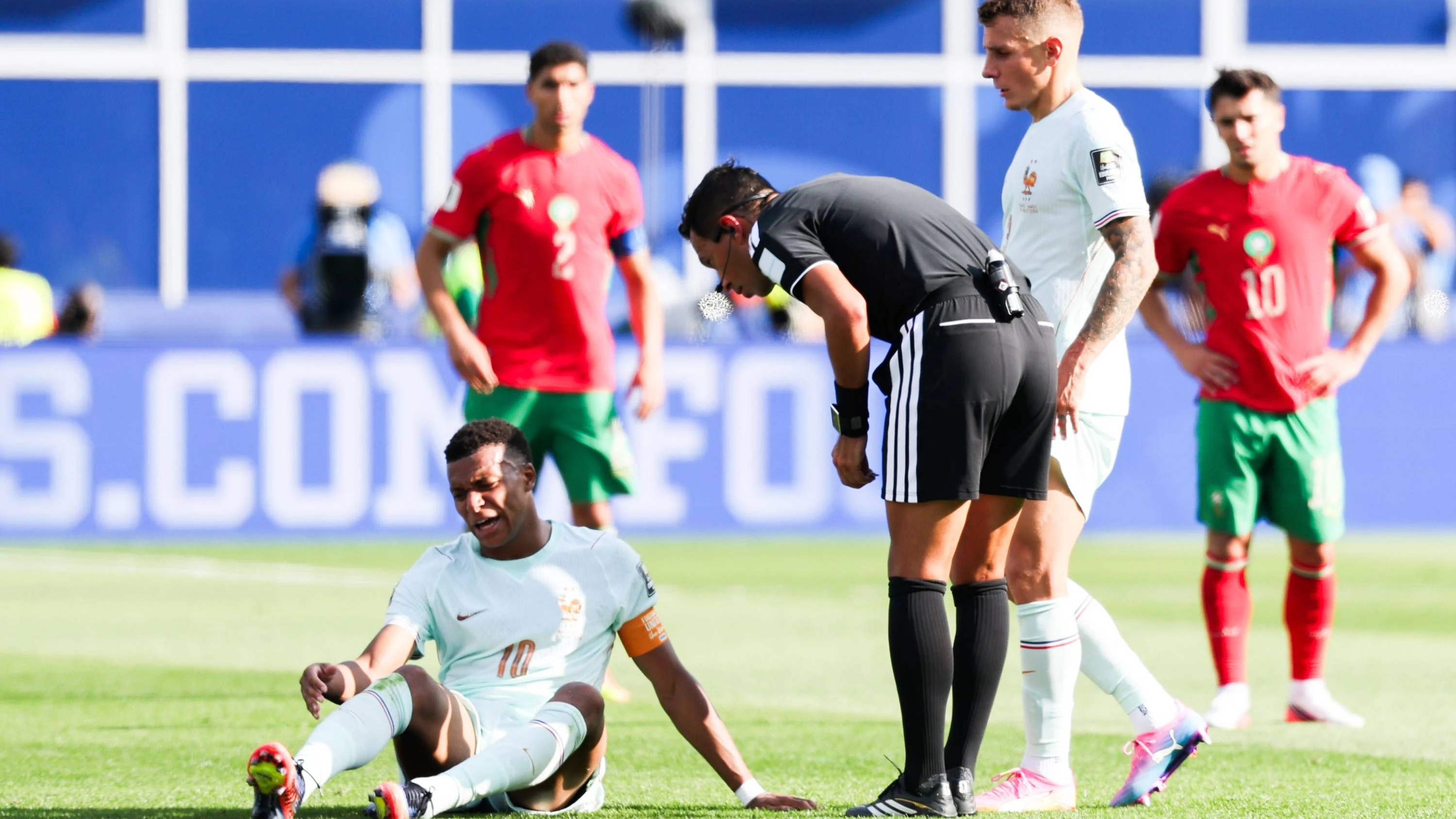 RECORD DATE NOT STATED  FIFA World Cup, WM, Weltmeisterschaft, Fussball 2026 - Quarterfinals - France v Morocco Kylian Mbappe player of France and the referee Facundo Tello during the FIFA World Cup quarterfinal match between France and Morocco, at Boston Stadium, in Foxborough, United States, on Thursday, July 09, 2026.Foto: Vanessa Carvalho/Brazil Photo Press/IMAGO Sports Copyright: xVanessaxCarvalhox