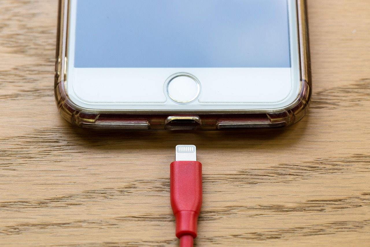 iPhone beim Aufladen