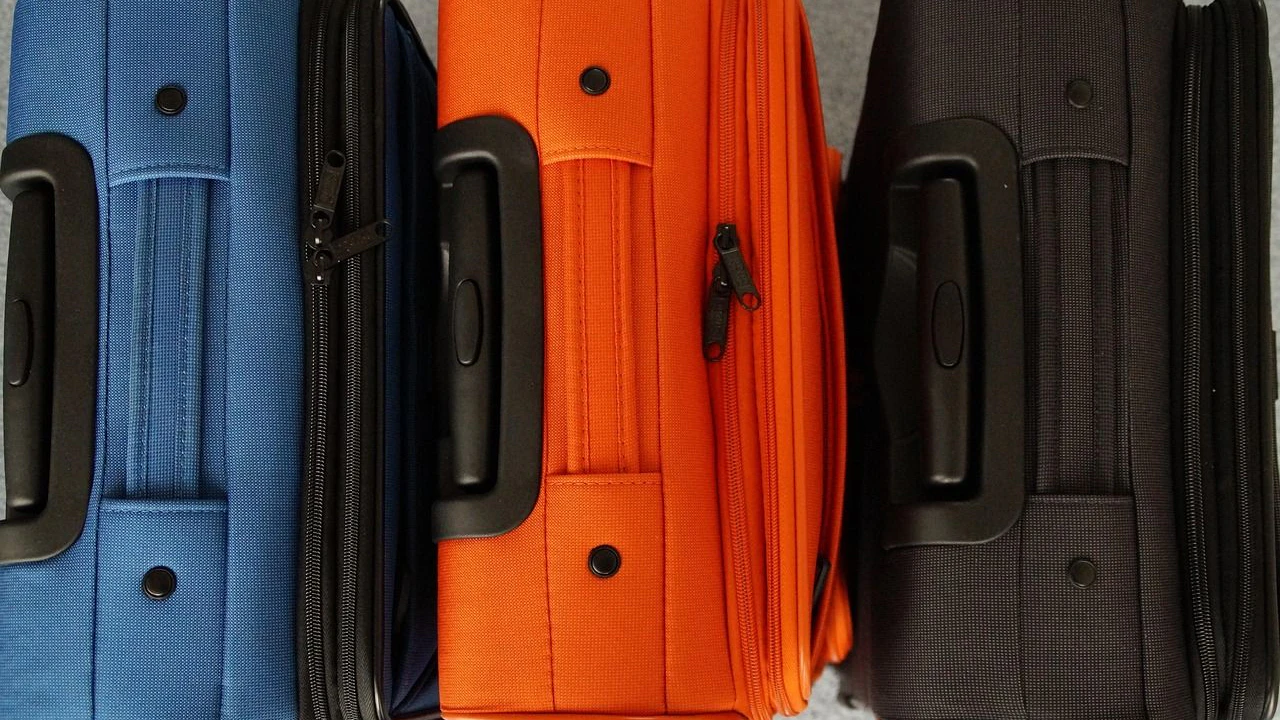 Heute.at - So passen 27 Outfits in deinen Koffer