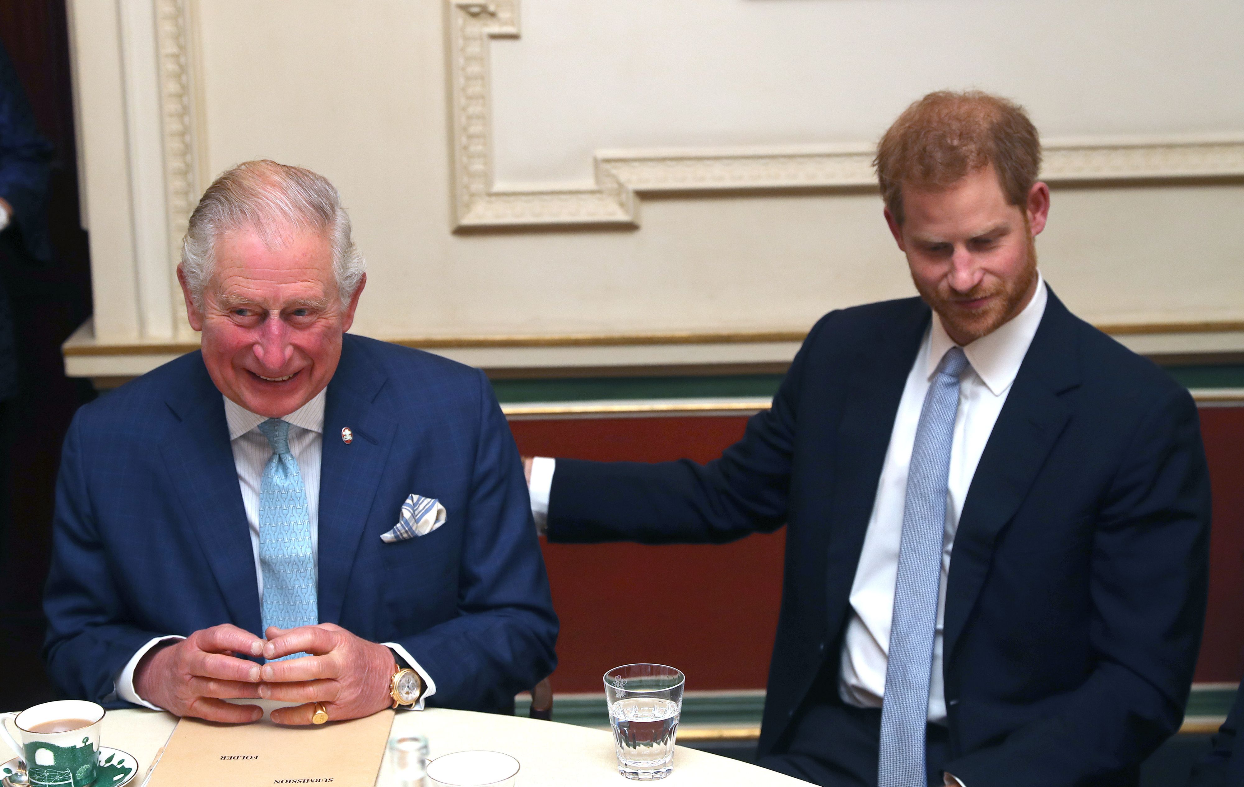 Medienberichten zufolge hat der britische König Charles III. seinen Sohn Harry und dessen Familie zum ersten Mal seit 2022 empfangen. 
