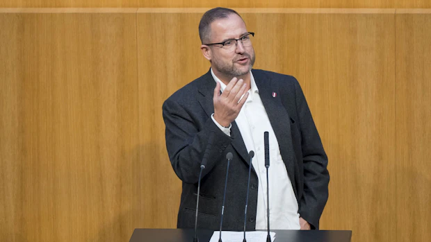 Hafenecker: "Die Regierung pfeift aus dem letzten Loch"