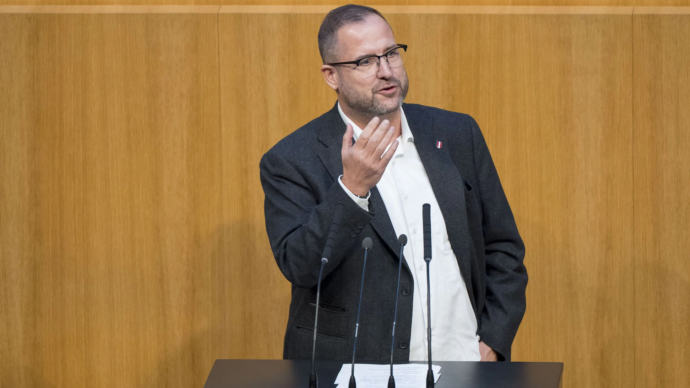 FPÖ-Generalsekretär Christian Hafenecker verlangt Antworten.