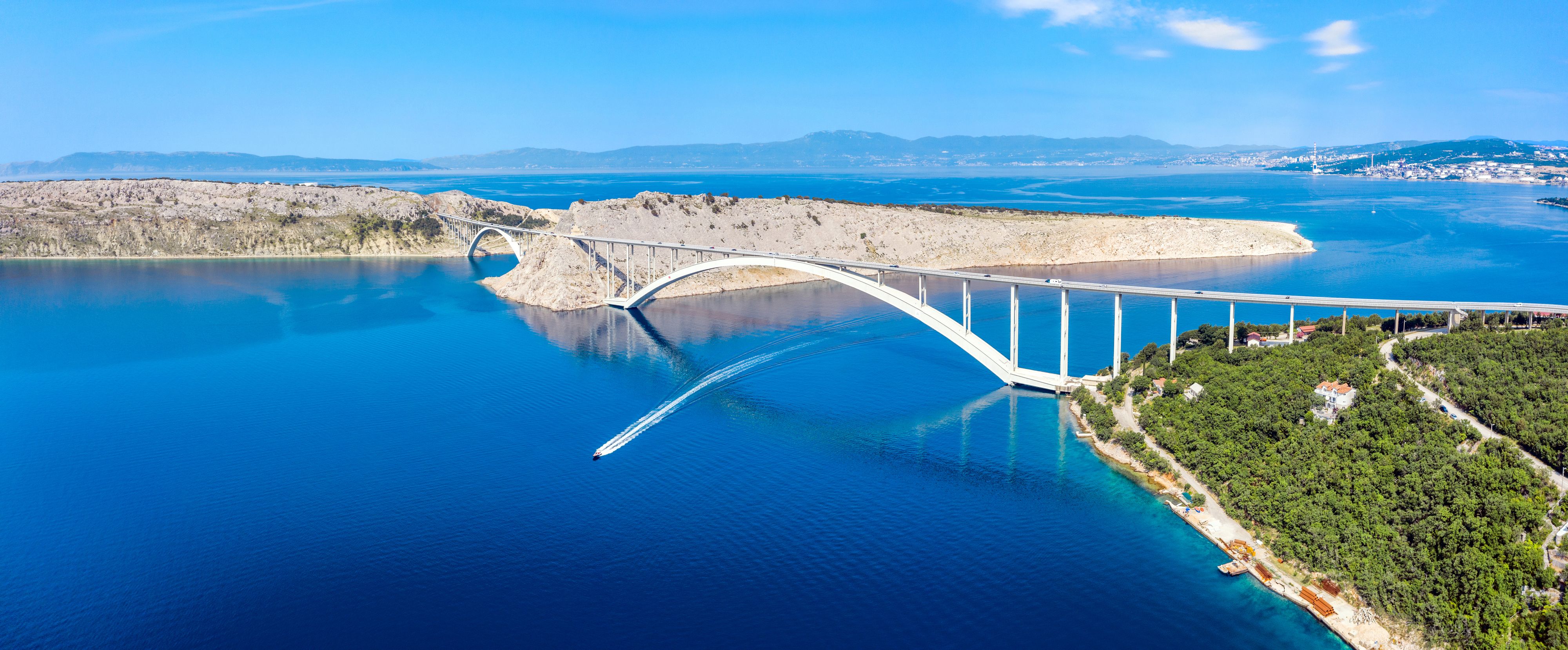 Auf die Insel Krk führt&nbsp;die imposante Krk-Brücke.
