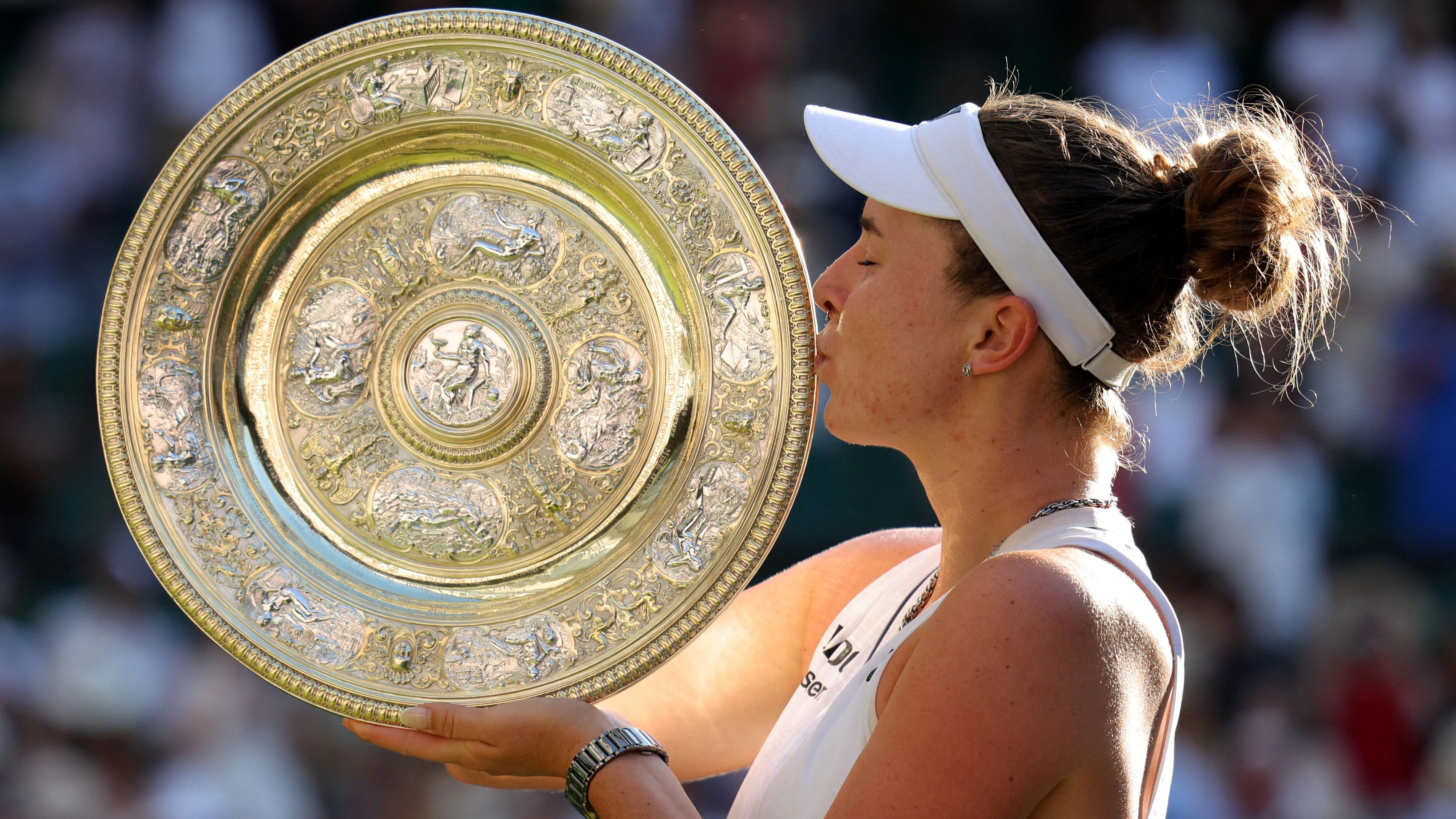 Linda Noskova holt mit 21 Jahren den Titel in Wimbledon. 