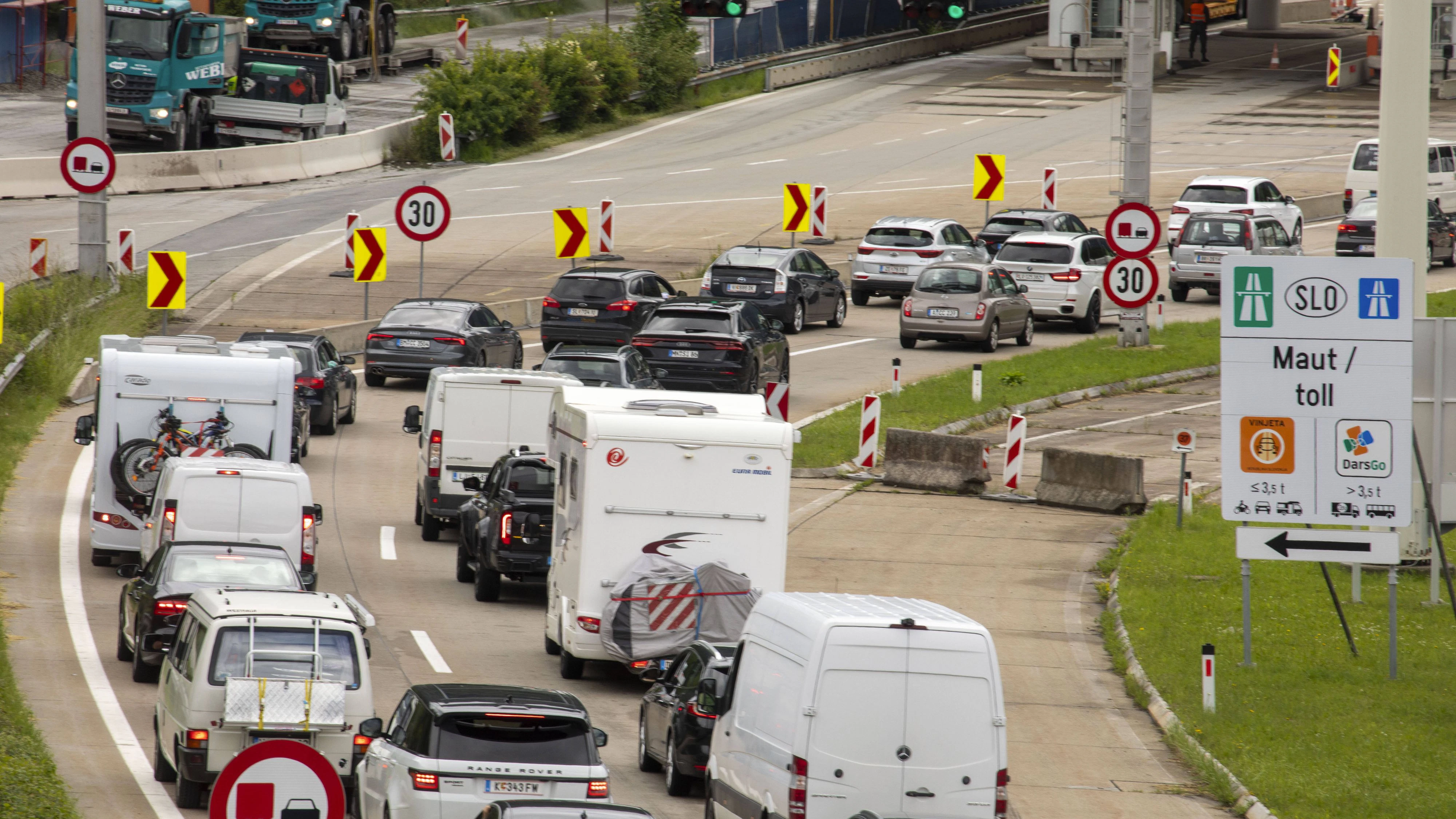 Heute.at - Sommerferien-Reisewelle! Stau-Alarm an den Grenzen