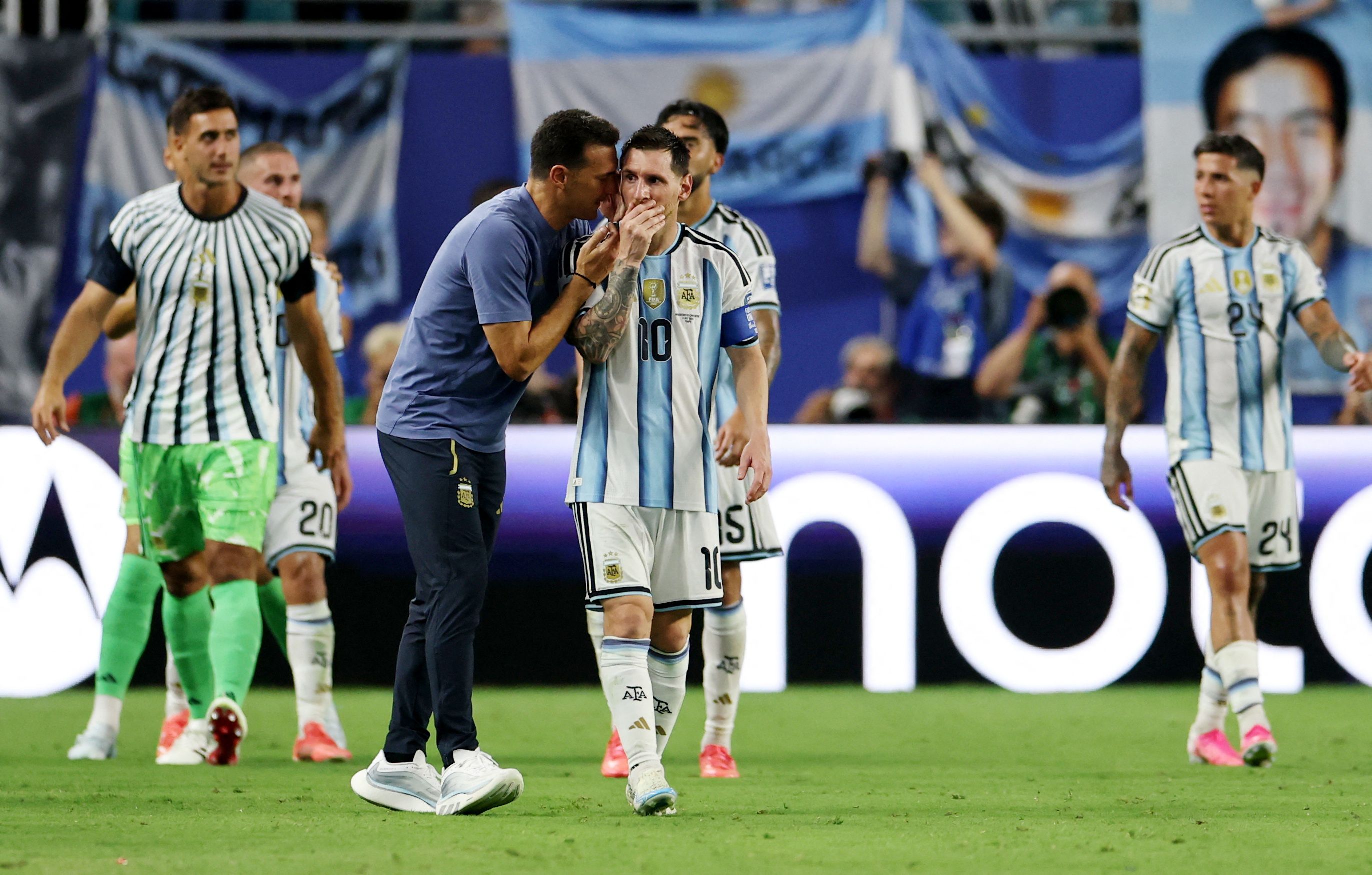 Argentiniens Teamchef Lionel Scaloni und Superstar Lionel Messi. 
