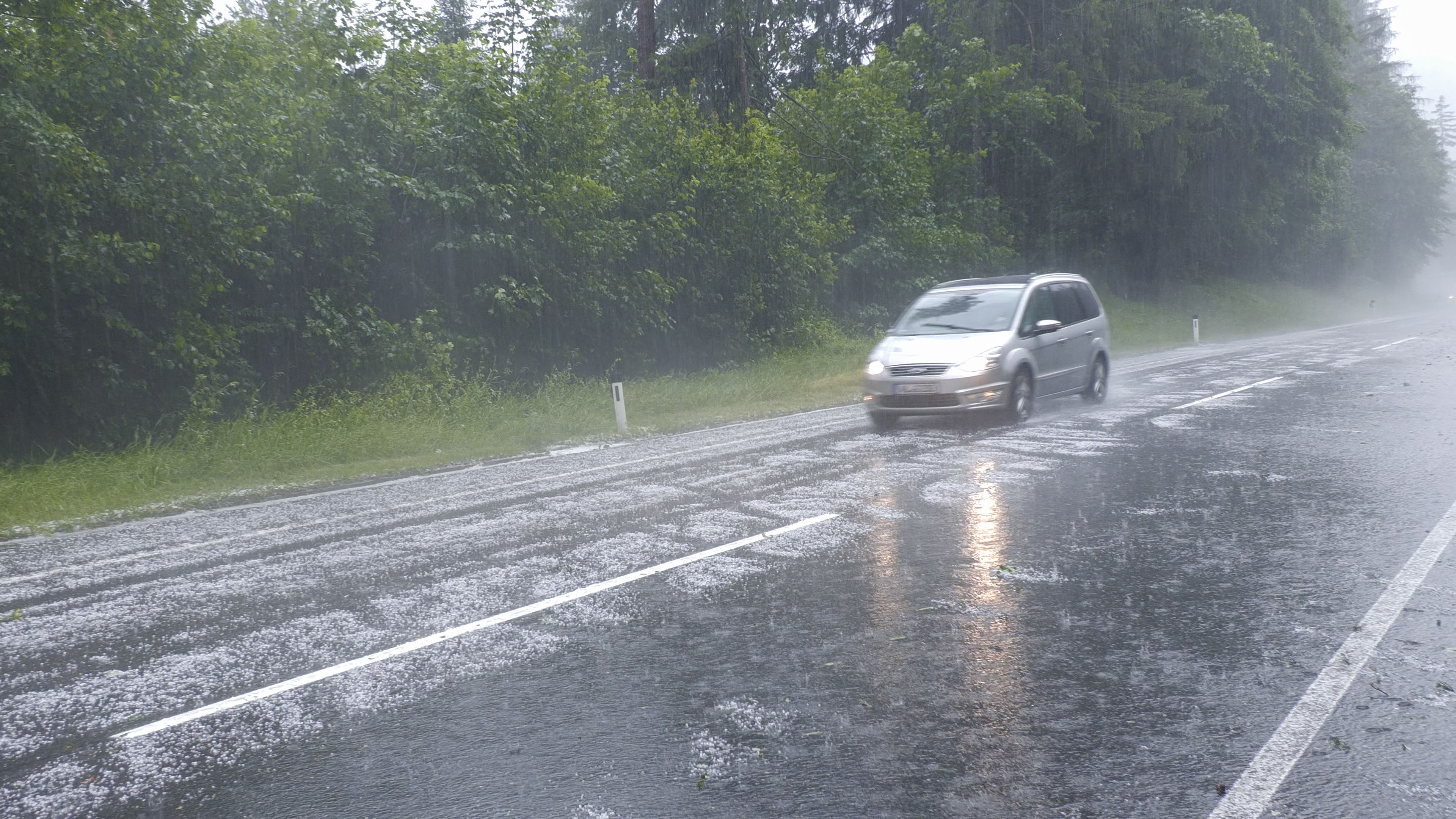 Heute.at - Hagel-Gewitter steuert jetzt direkt auf Österreich zu