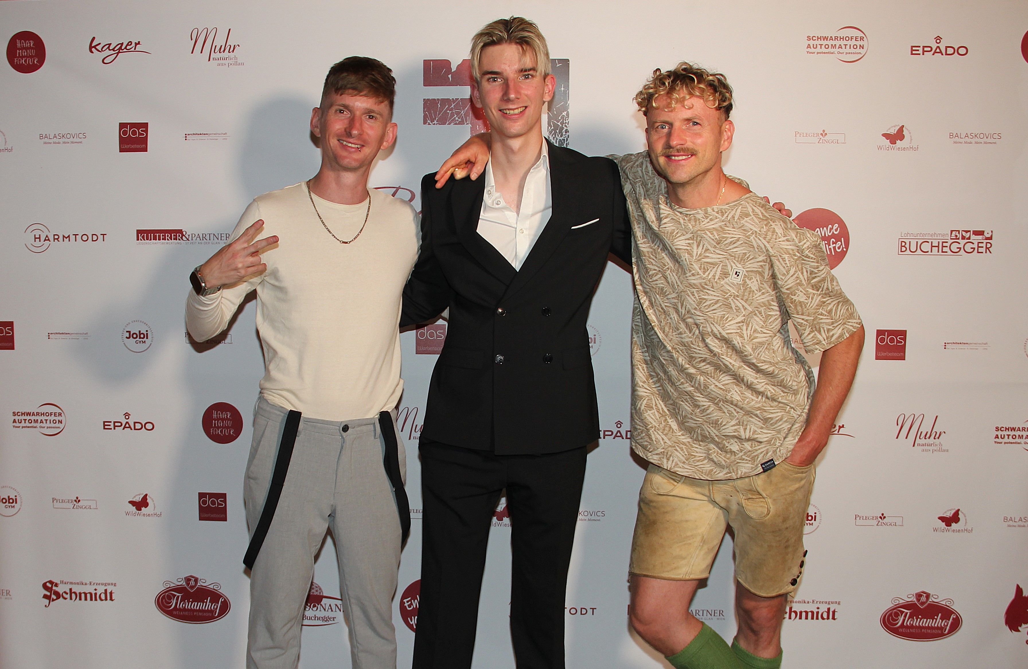 Volksraver <strong>Felix Muhr</strong> (M.) feierte mit Produzent <strong>Lukas Lach</strong> und <strong>Willi Gabalier</strong> den Release seiner neuen Single.