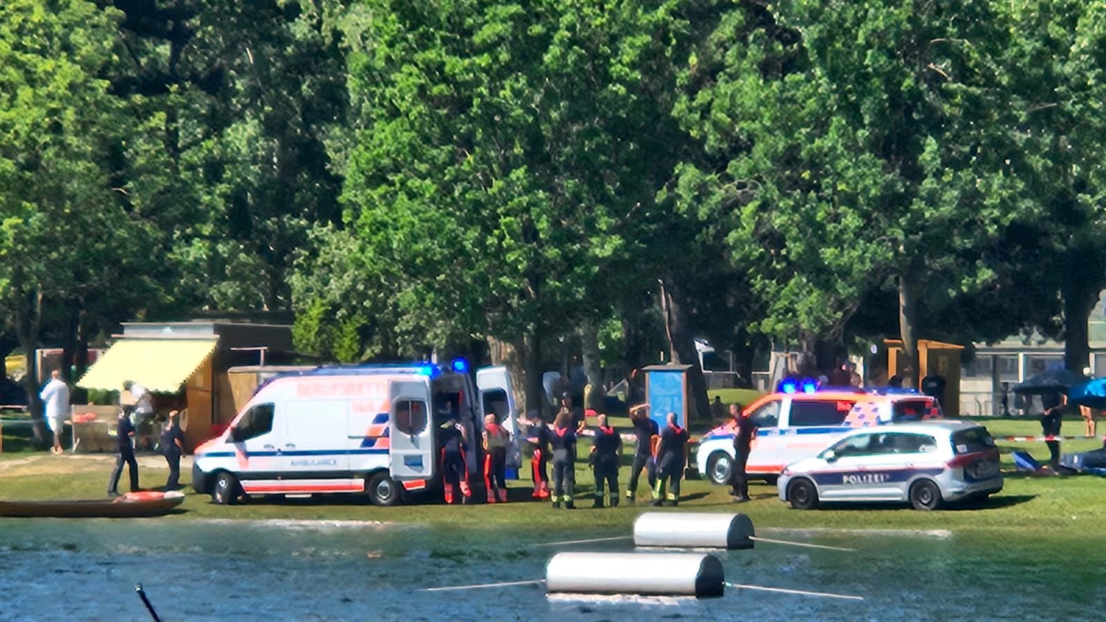 Eine Person ging am Samstagvormittag im Gänsehäufel beim Schwimmen unter. Die Rettungskräfte mussten sie reanimieren. 