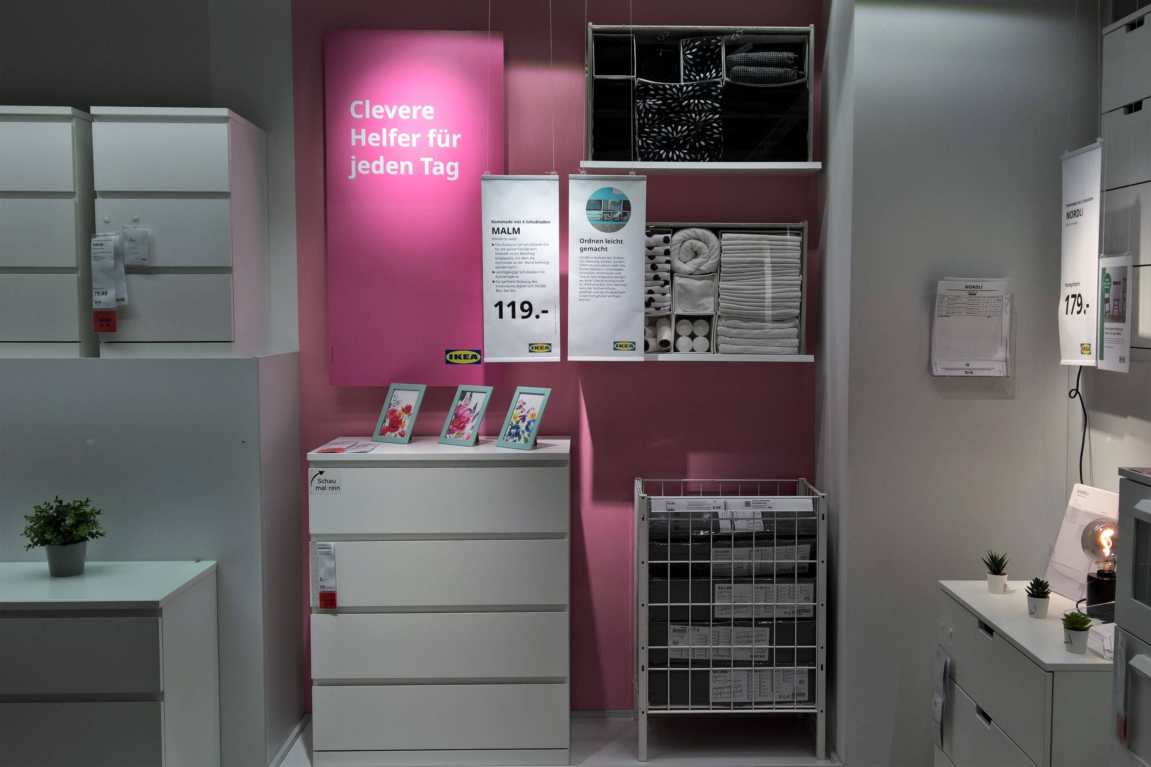 Eine Malm-Kommoden (siehe oben) sowie -Nacht- und -Schminktische nimmt Ikea aus dem Sortiment.