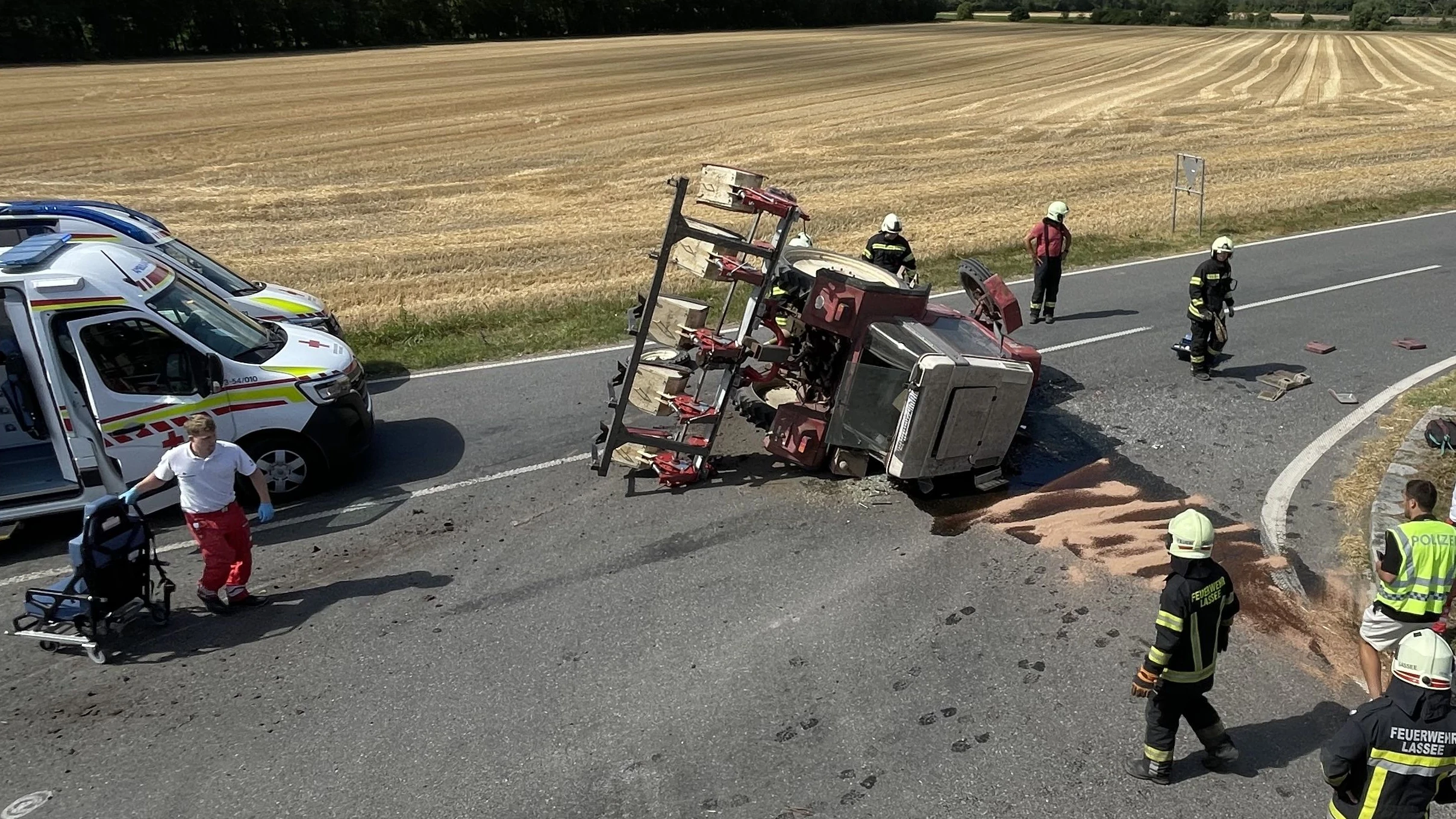 Missglücktes Überholmanöver: Traktor stürzte um