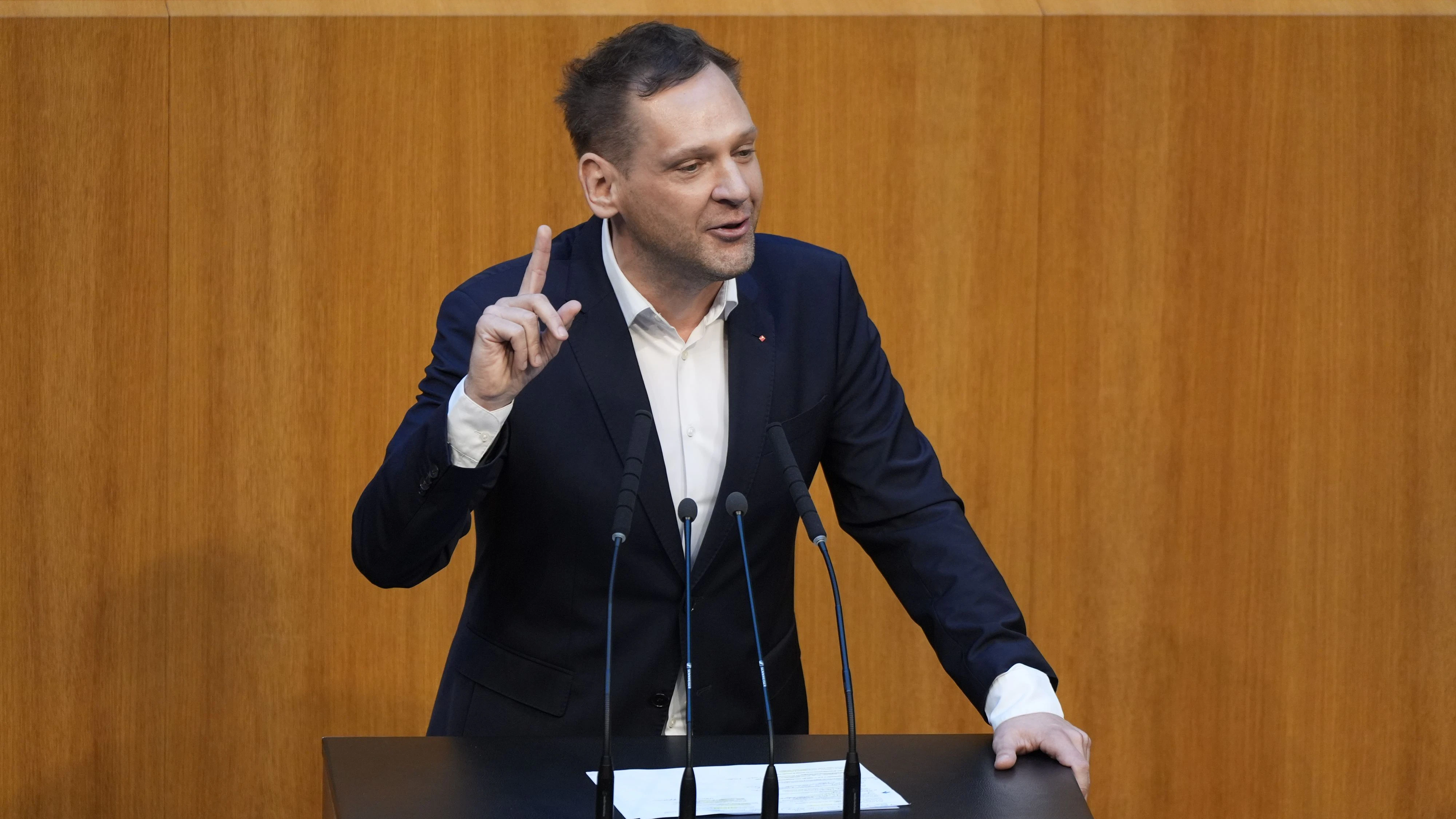 SPÖ-Klubchef Philip Kucher bei der Budgetdebatte im Parlament.