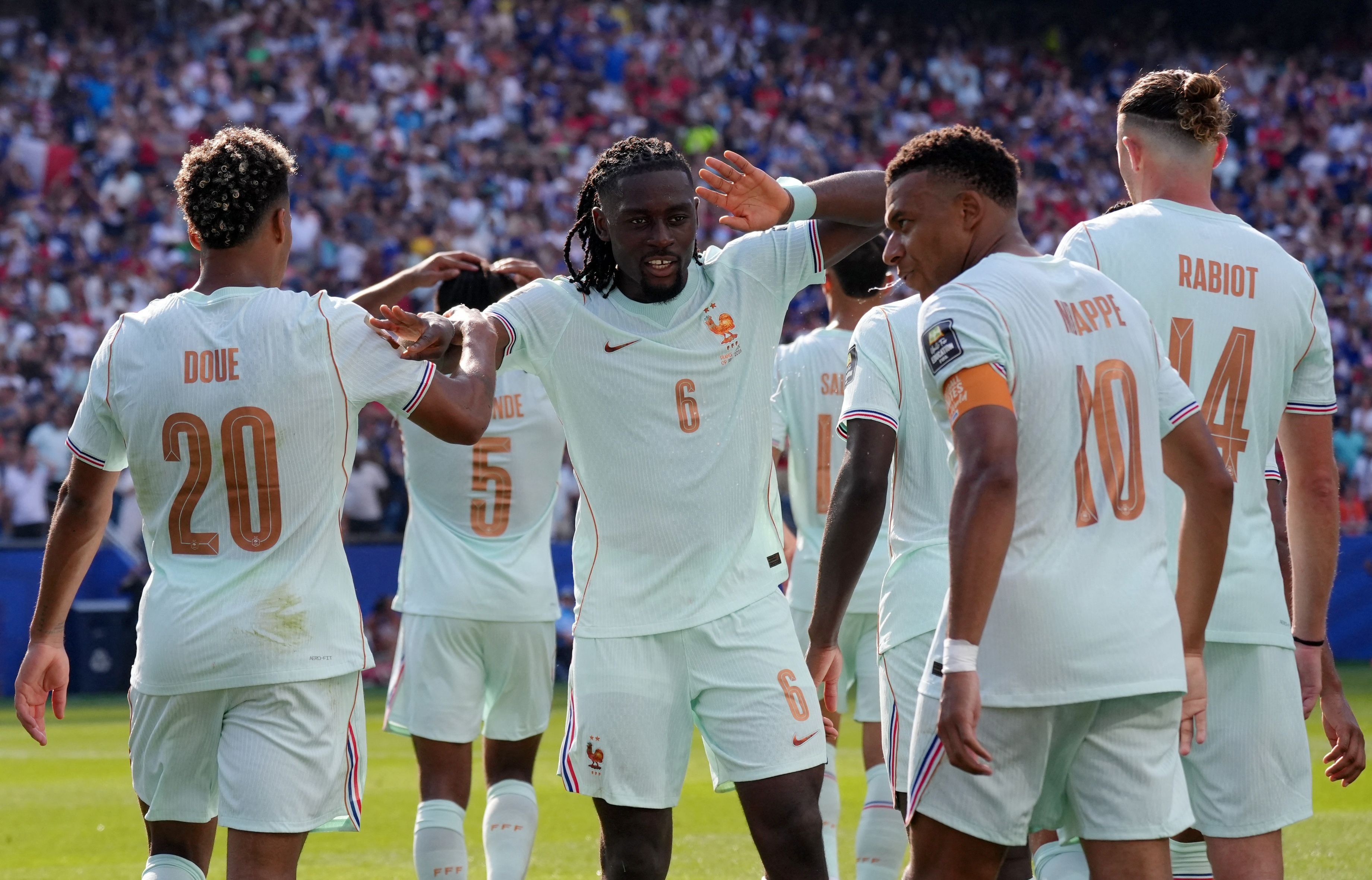Die französische Nationalmannschaft möchte Weltmeister werden.