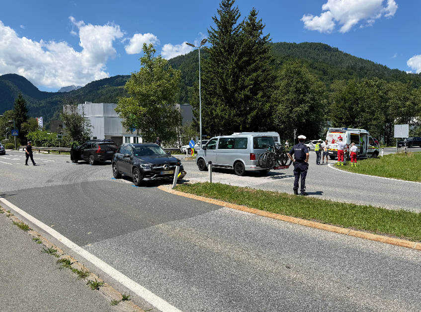 Bei dem Unfall wurden mehrere Personen verletzt.