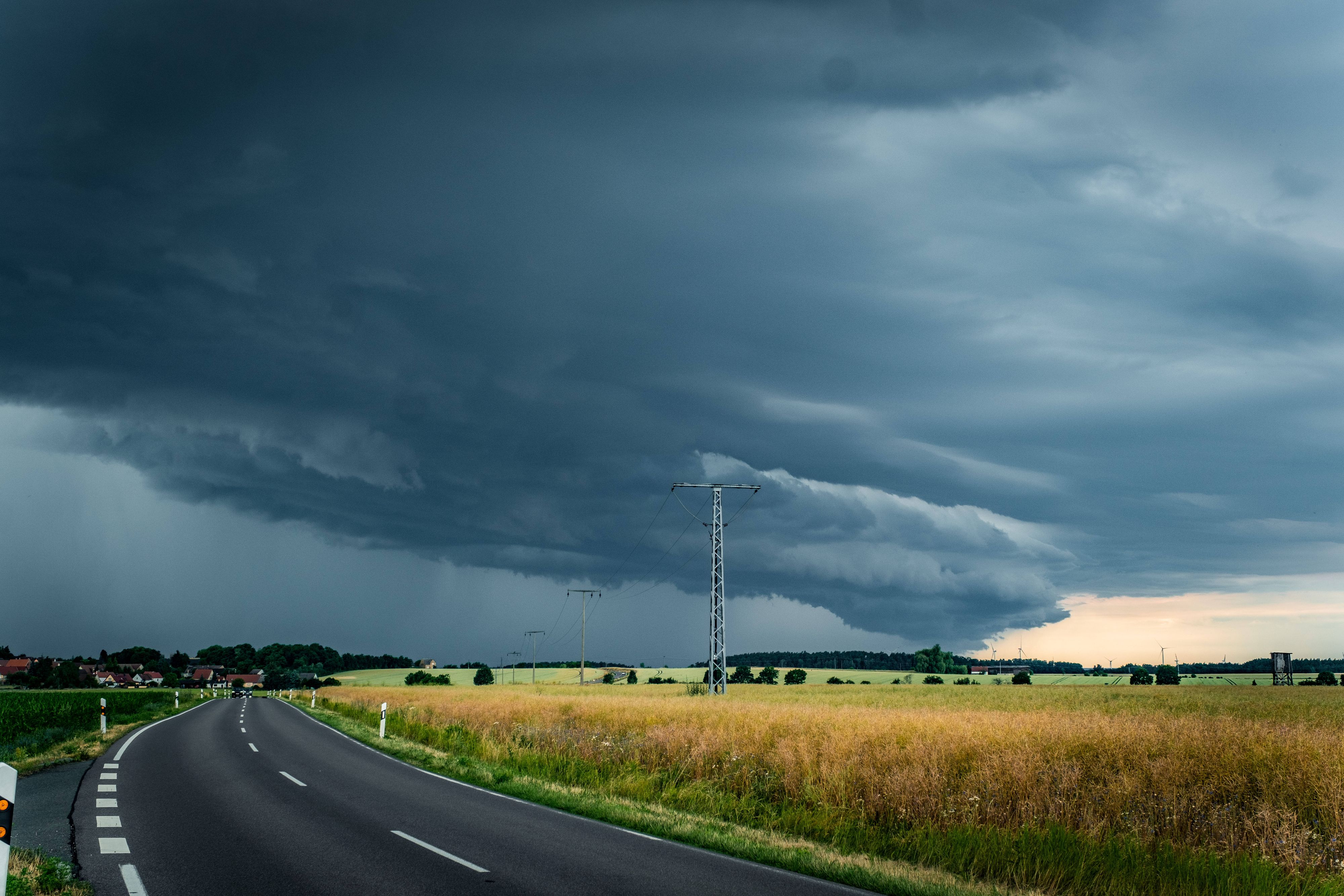 Heute.at - Gewitter mit großen Regenmengen und Hagel ziehen auf