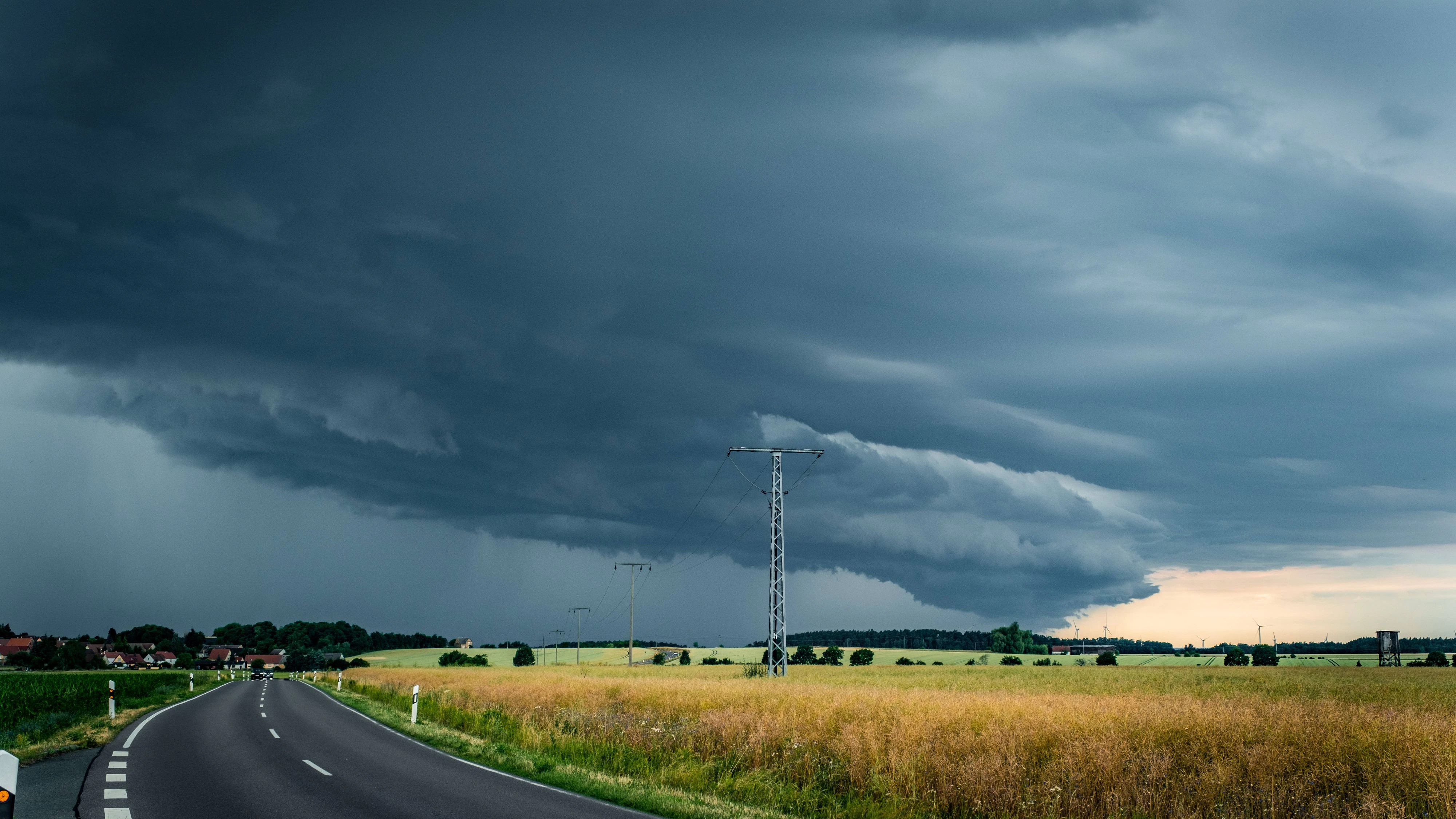 Ein kräftiges Gewitter nimmt Kurs auf Österreich