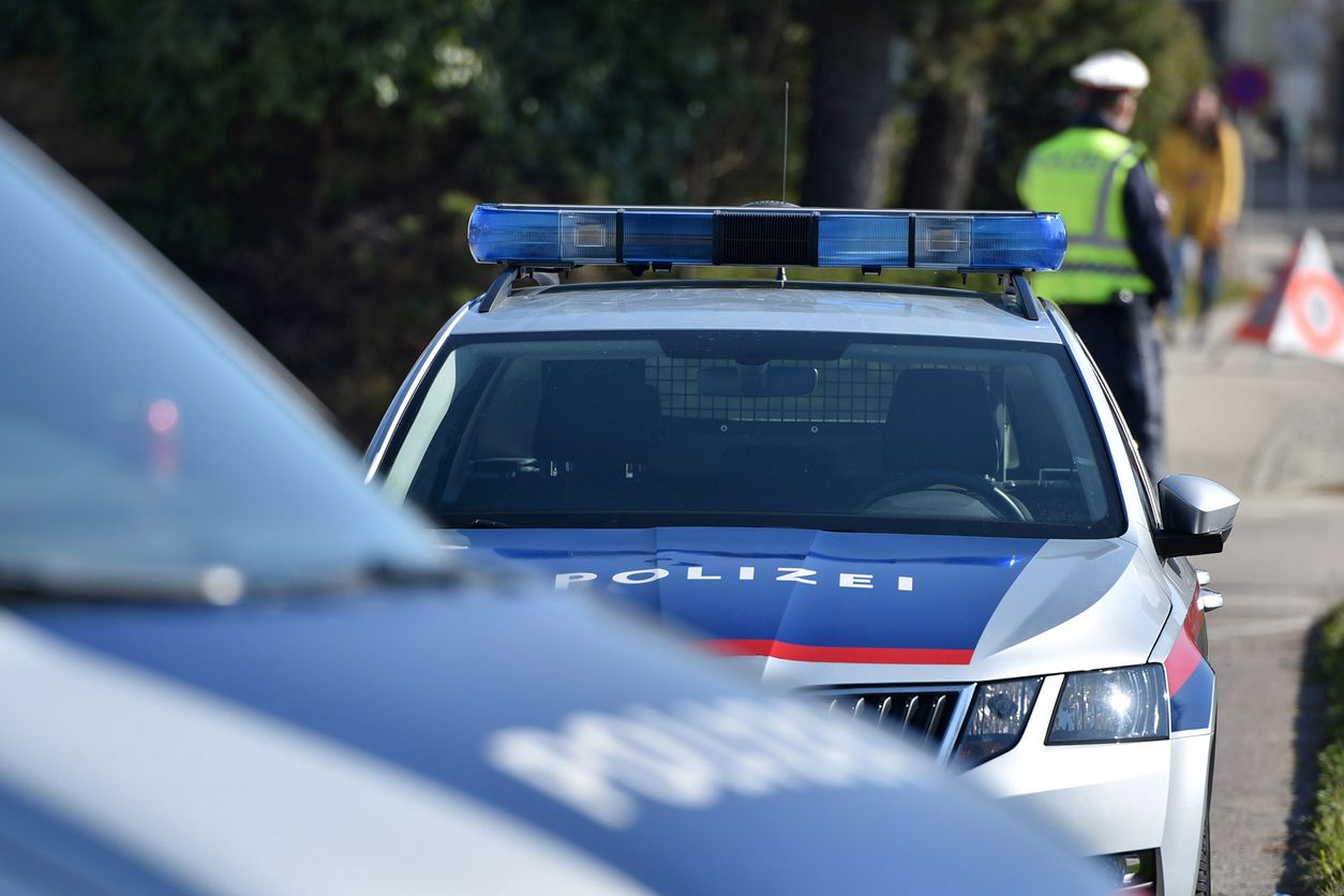Der Polizist verliebte sich bei einer Kontrolle in eine Autofahrerin.