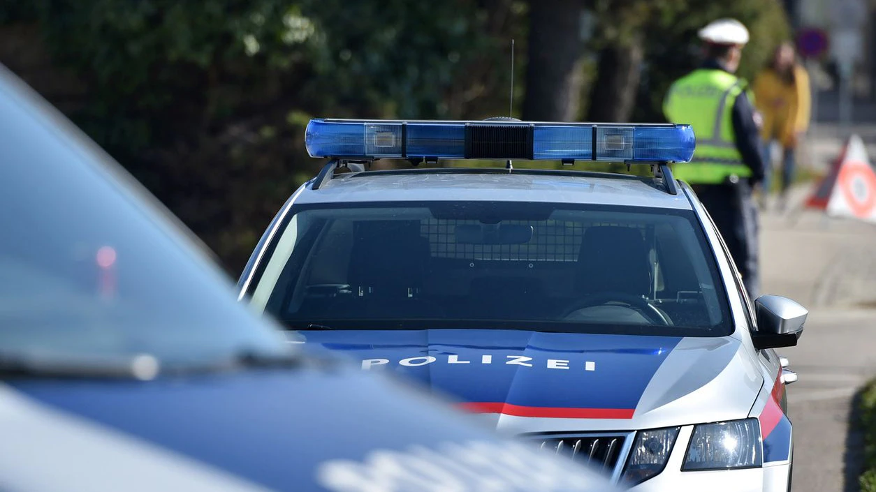 Heute.at - Verliebter Polizist lässt Strafzettel verschwinden
