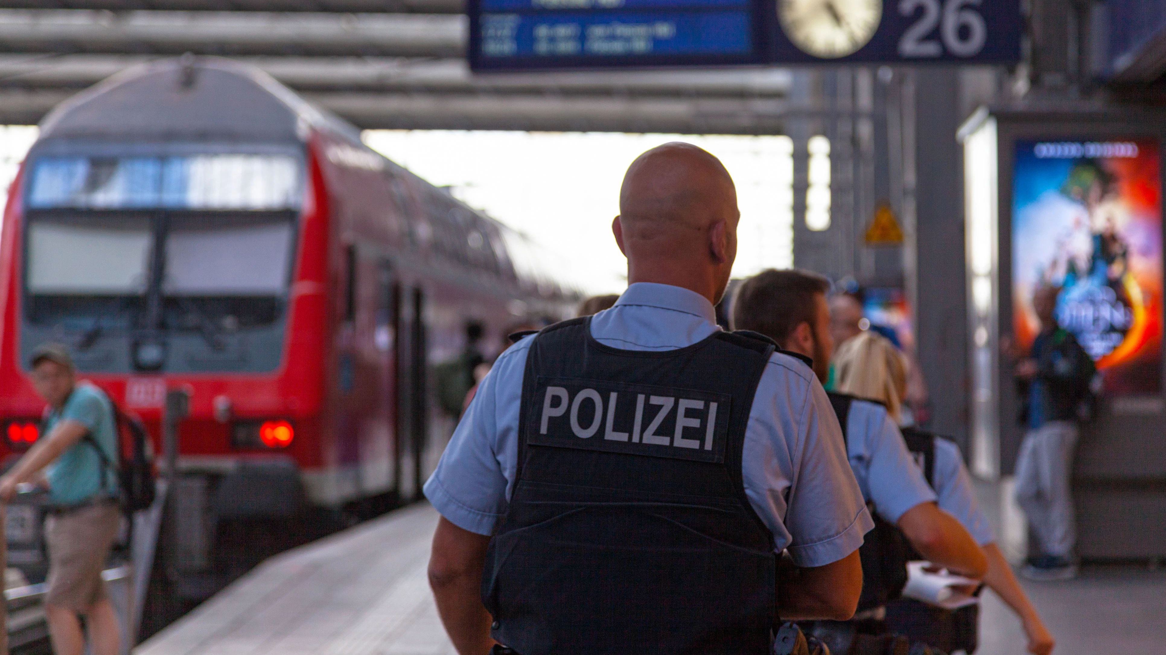 Heute.at - Stromschlag auf Waggon – Mann (32) stürzt auf Gleise