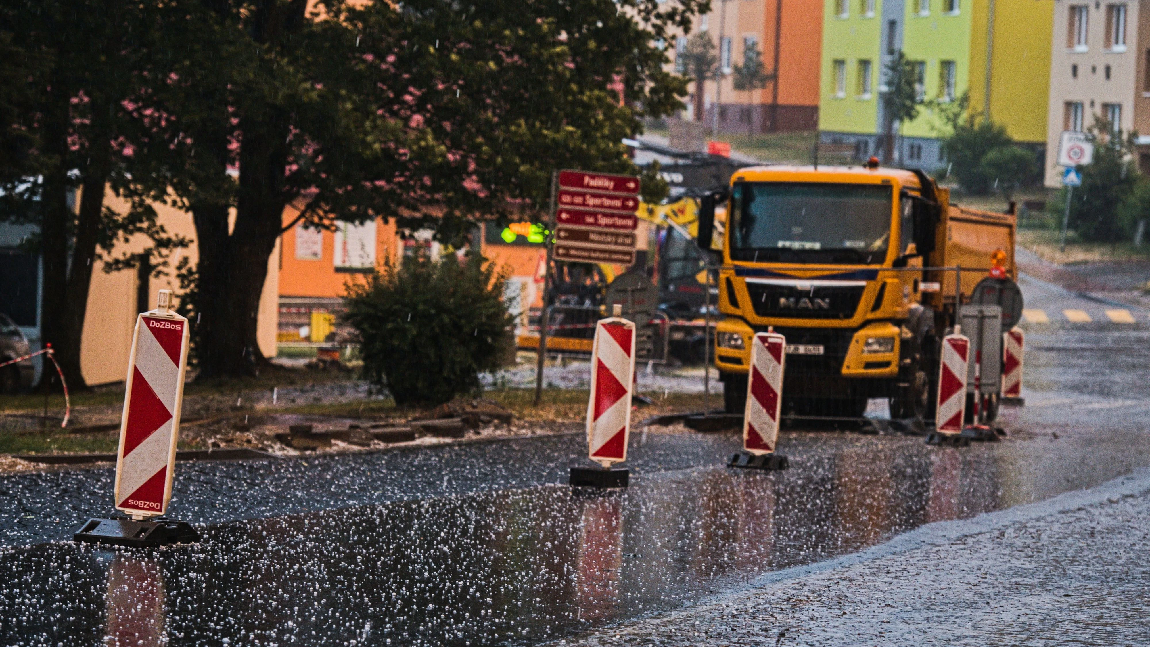 Ein Hagel-Gewitter steuert auf Österreich zu.