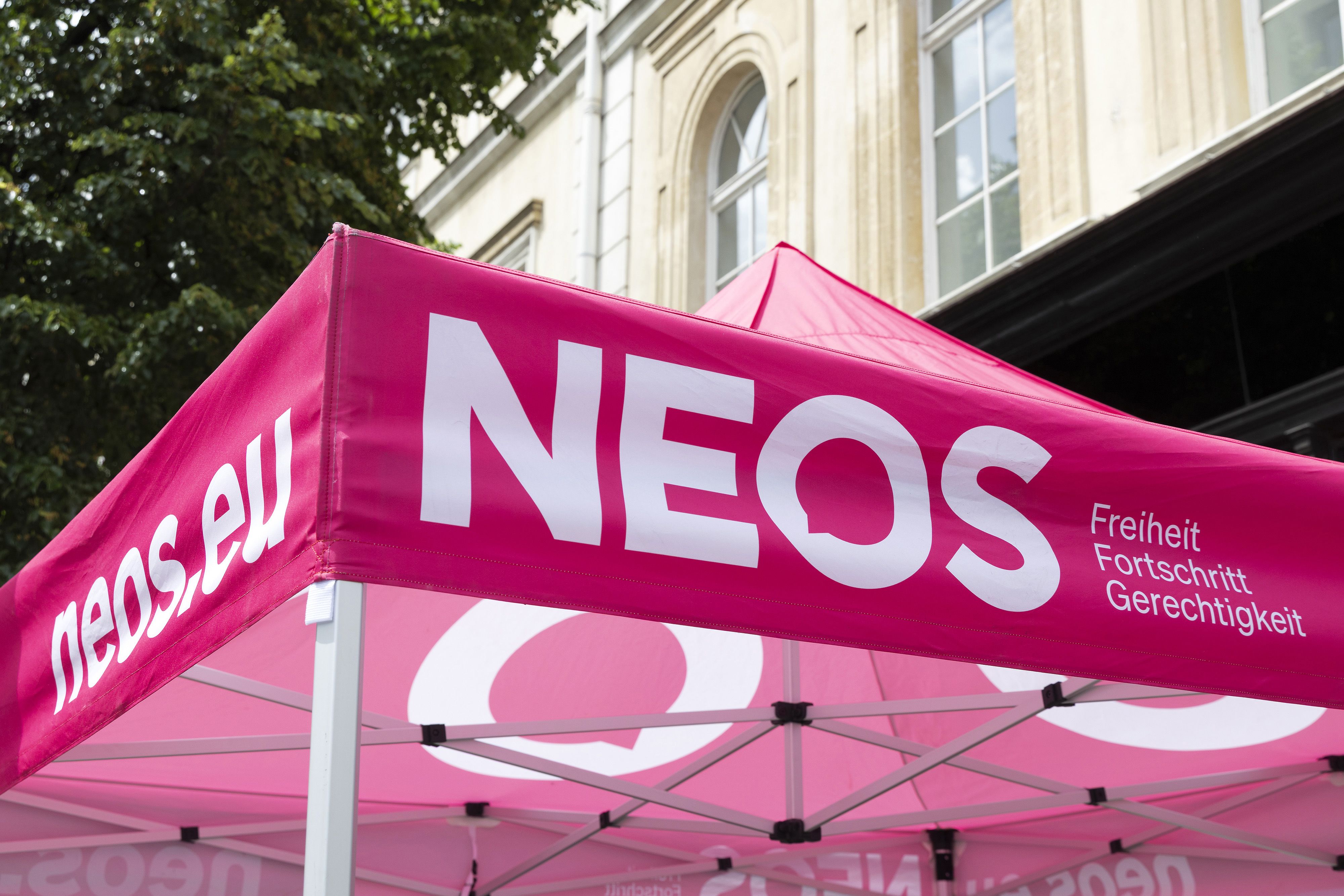 Heute.at - Nächster Neos-Mann geht und rechnet knallhart ab
