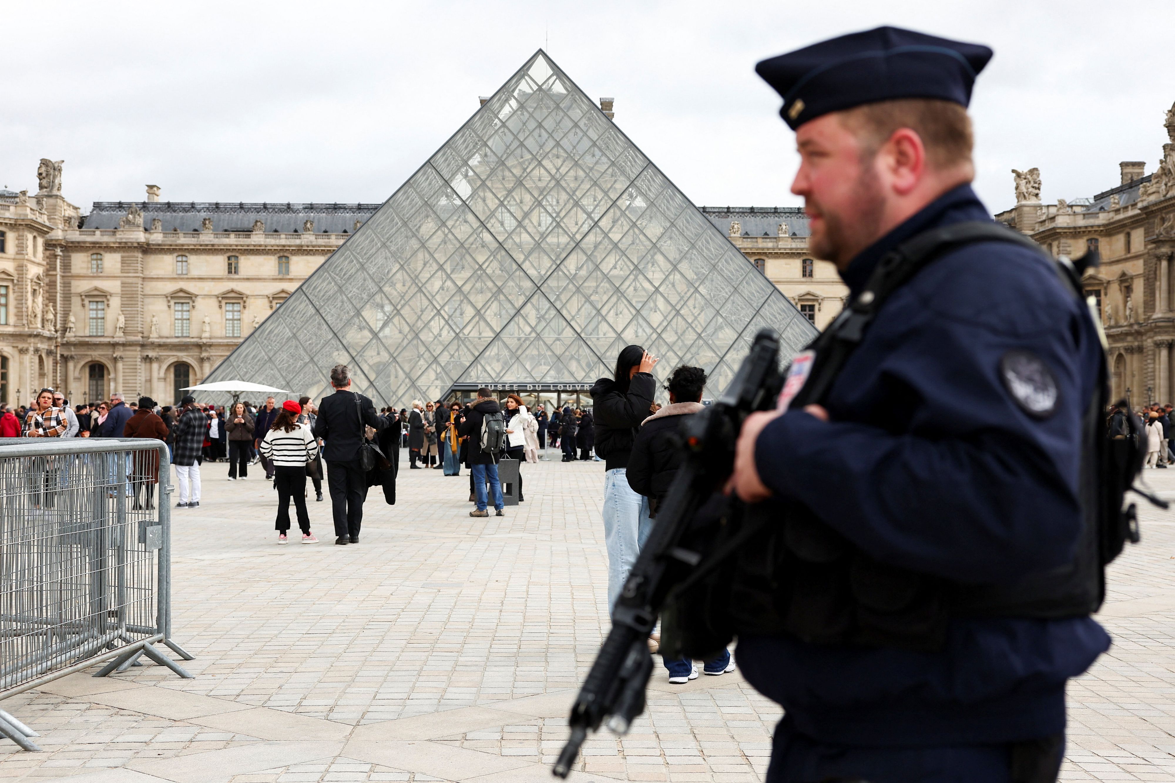Heute.at - Millionen-Coup im Louvre: Nun reden erstmals die Täter