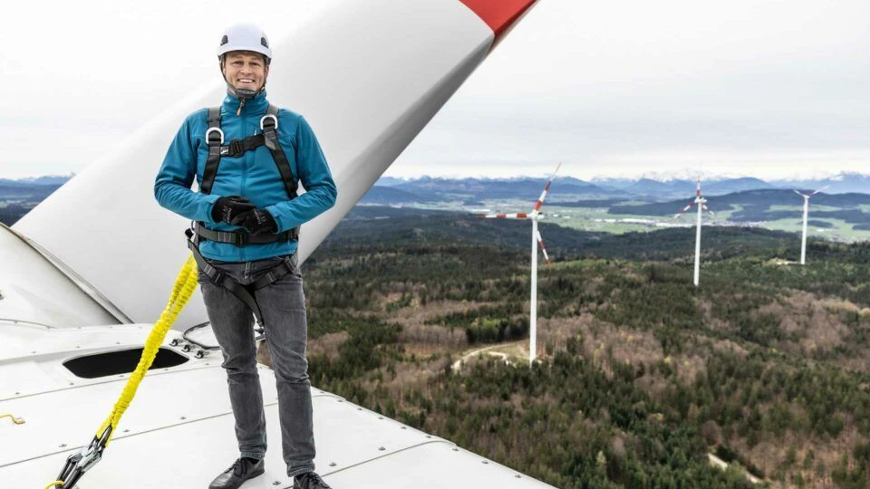 Kaineder bei einem Besuch im Windpark Munderfing.
