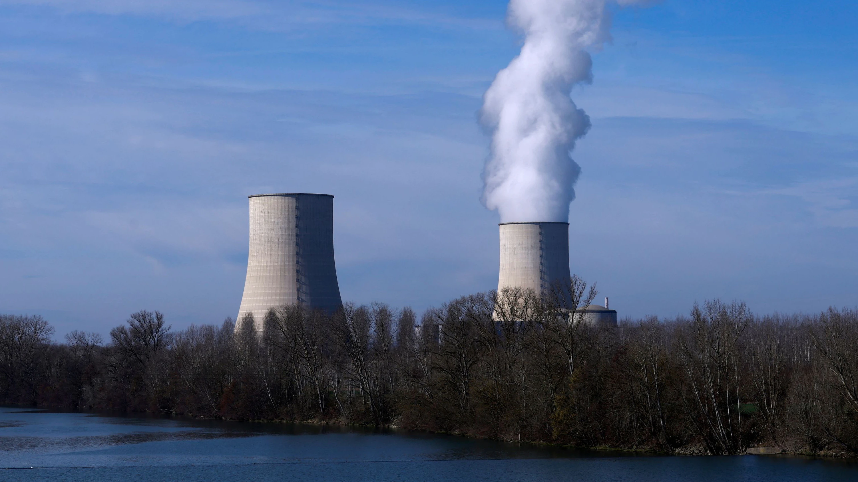 View of the cooling towers of the Electricite de France (EDF) nuclear power plant in Golfech on the edge of the Garonne river, France, February 16, 2025. REUTERS/Manon Cruz