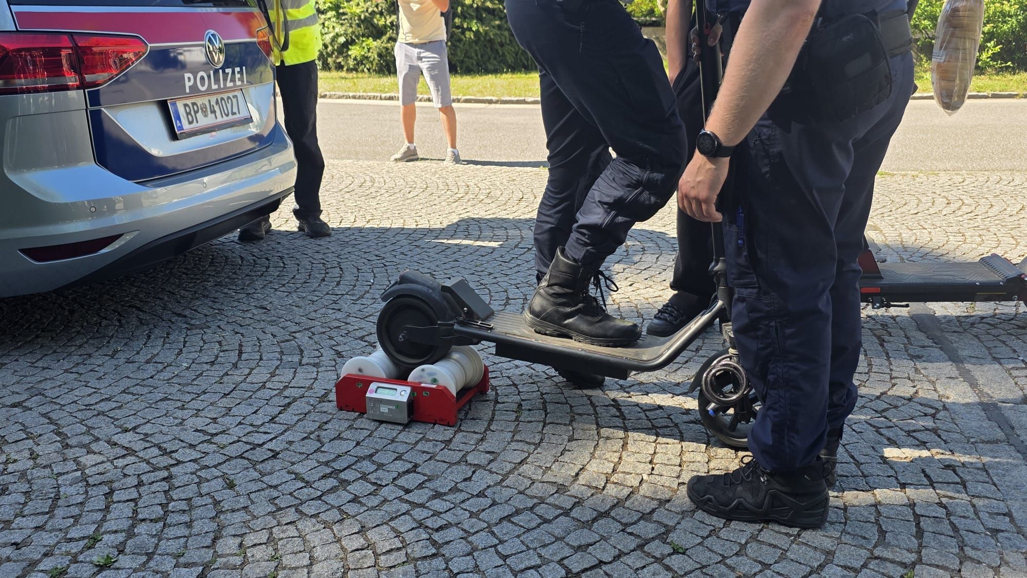 Auf Walzen wie dieser werden E-Scooter von der Polizei kontrolliert. (Archivbild)