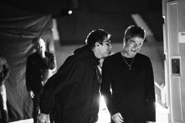 In der offiziellen Doku sprechen die Brüder Liam und Noel Gallagher über ihre Vergangenheit, die Versöhnung und darüber, wie sich ihre Beziehung heute verändert hat.