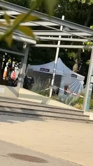 Toter Mann Reumannplatz: Polizei-Großeinsatz in Wien. Ermittlungen zur Todesursache laufen, Obdachlosenmilieu im Fokus. Aktuelle Infos.